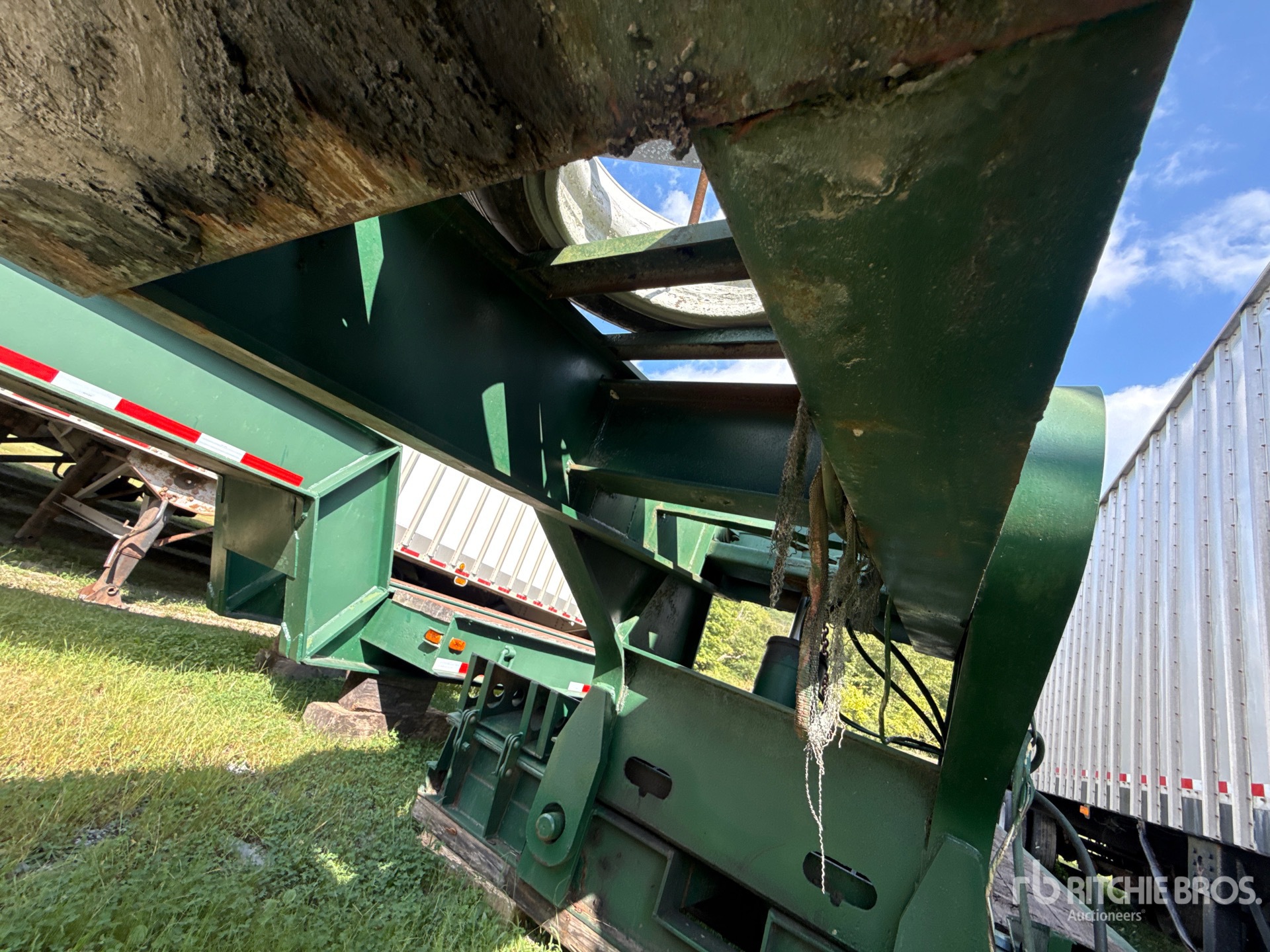 1987 Fruehauf T/A Removable Gooseneck