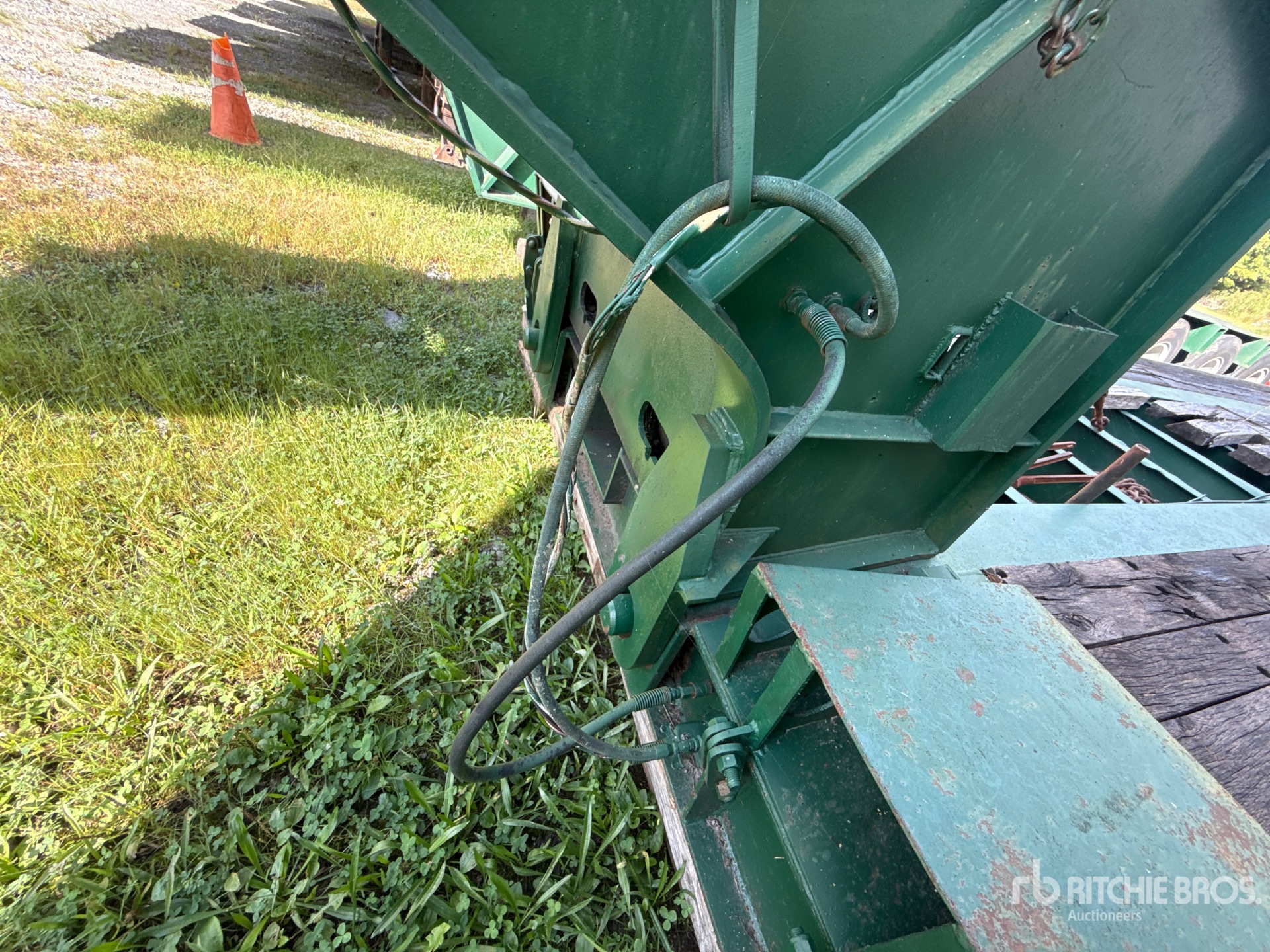 1987 Fruehauf T/A Removable Gooseneck