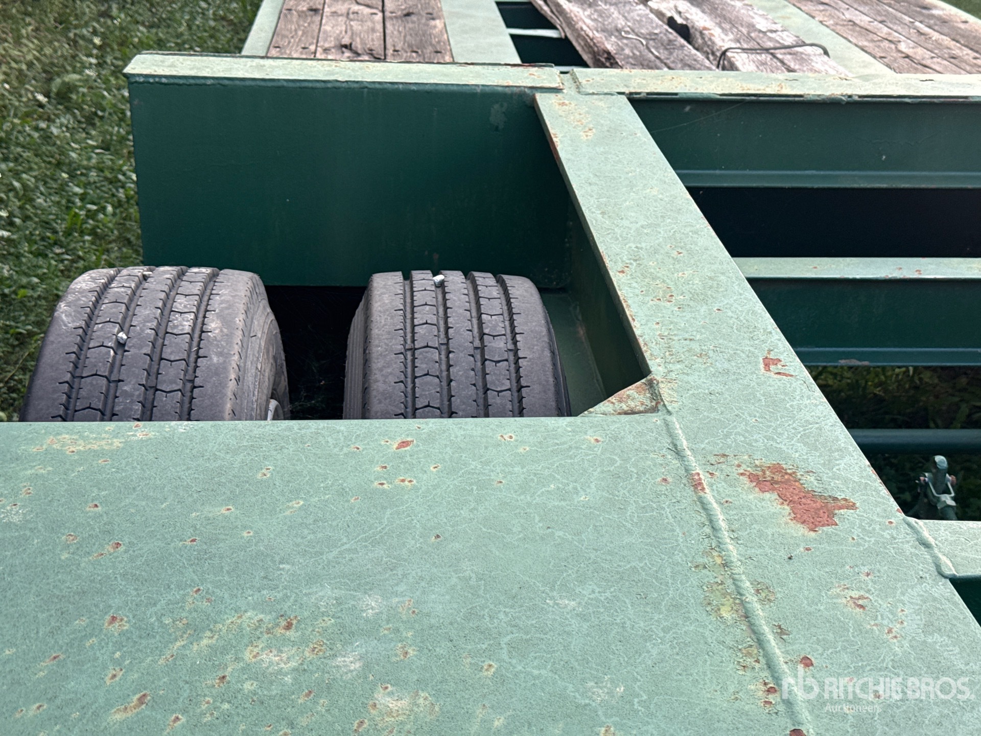 1987 Fruehauf T/A Removable Gooseneck