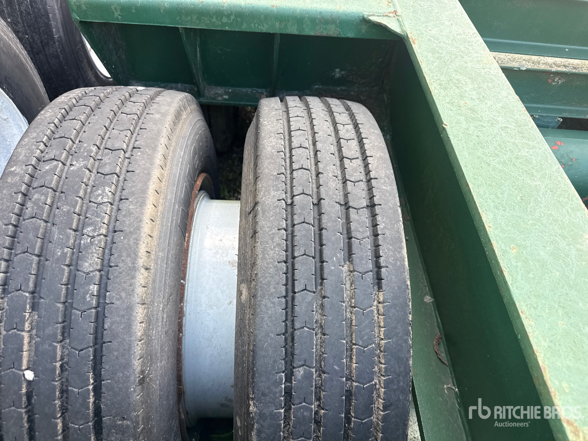 1987 Fruehauf T/A Removable Gooseneck