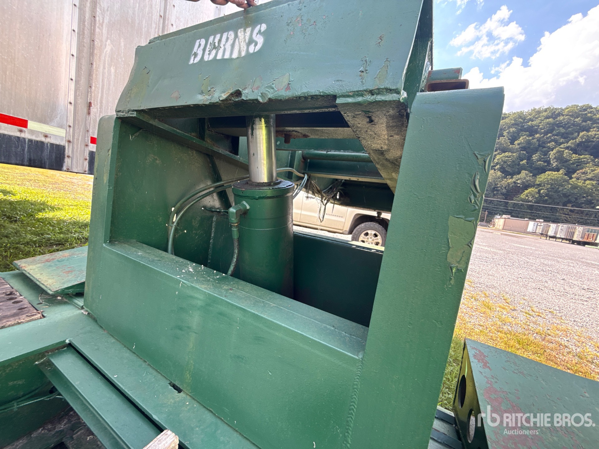 1987 Fruehauf T/A Removable Gooseneck
