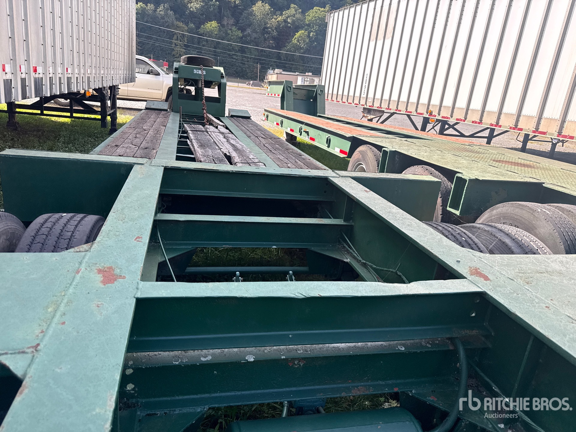 1987 Fruehauf T/A Removable Gooseneck