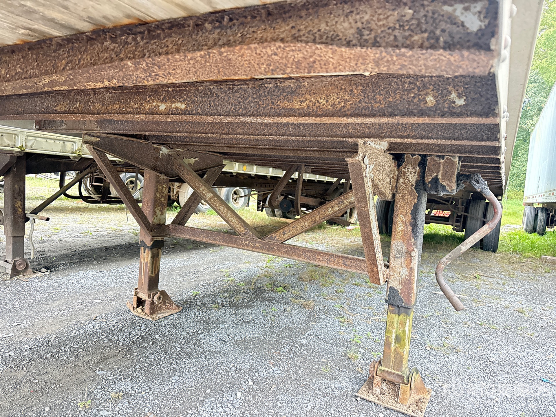 1973 Fruehauf 40 FT X 96 IN T/A (INOPERABLE)