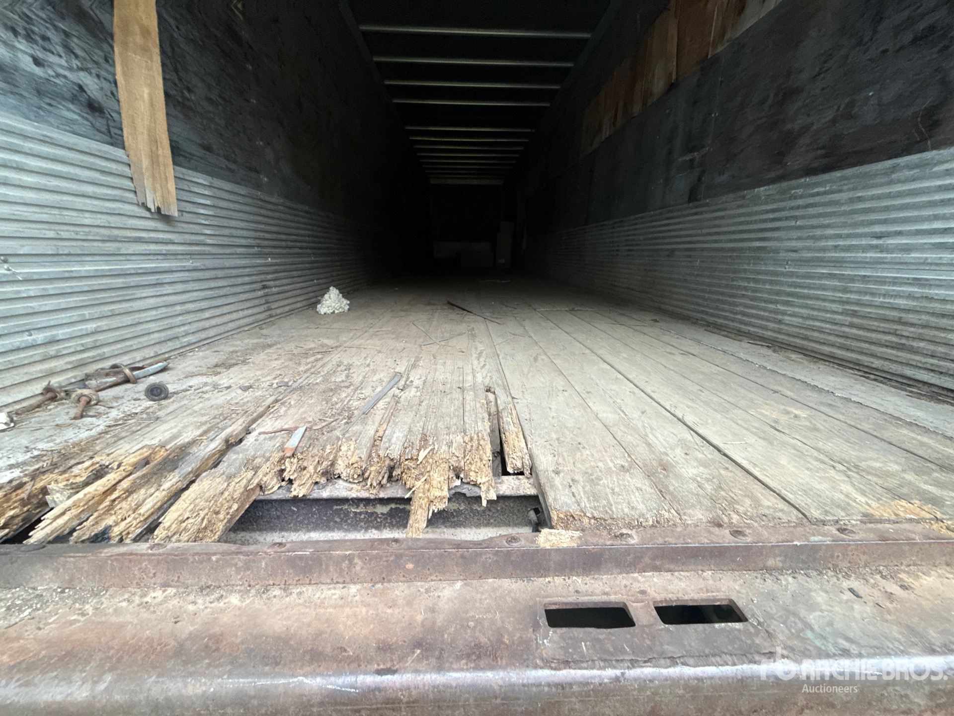 1973 Fruehauf 40 FT X 96 IN T/A (INOPERABLE)