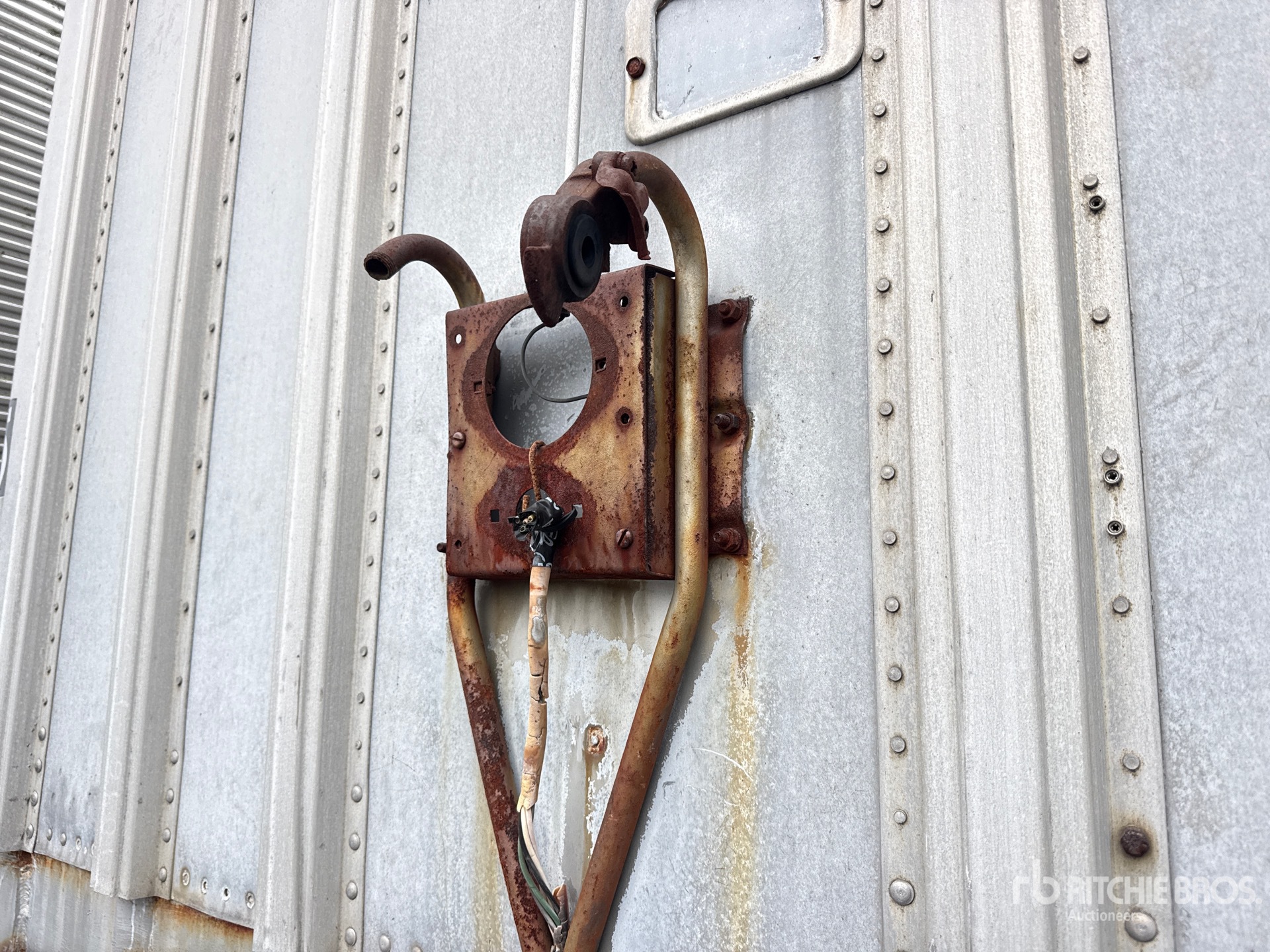 1973 Fruehauf 40 FT X 96 IN T/A (INOPERABLE)