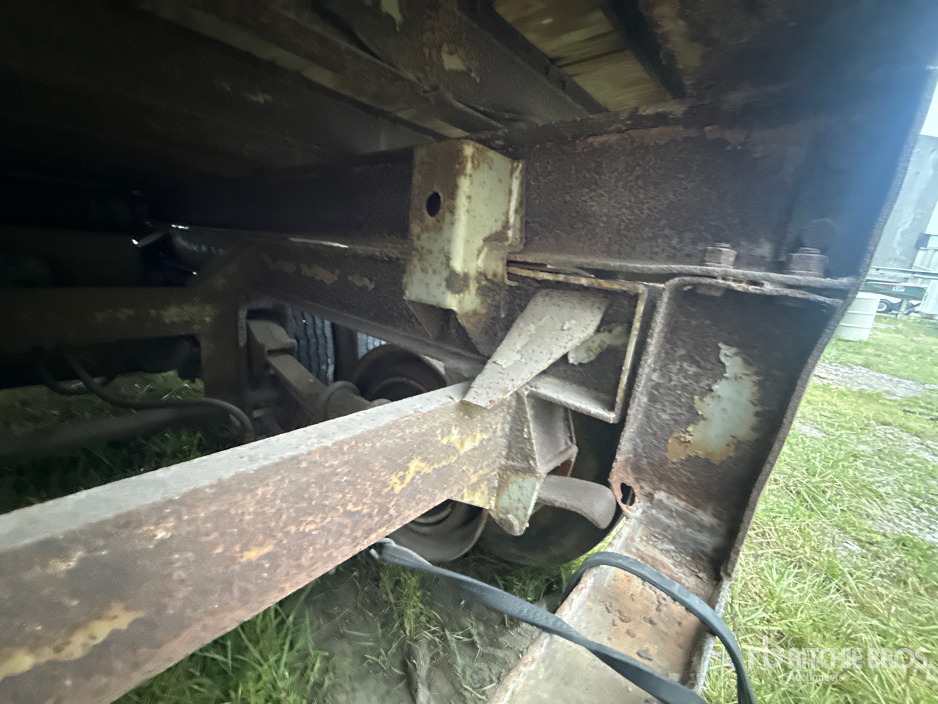 1973 Fruehauf 40 FT X 96 IN T/A (INOPERABLE)