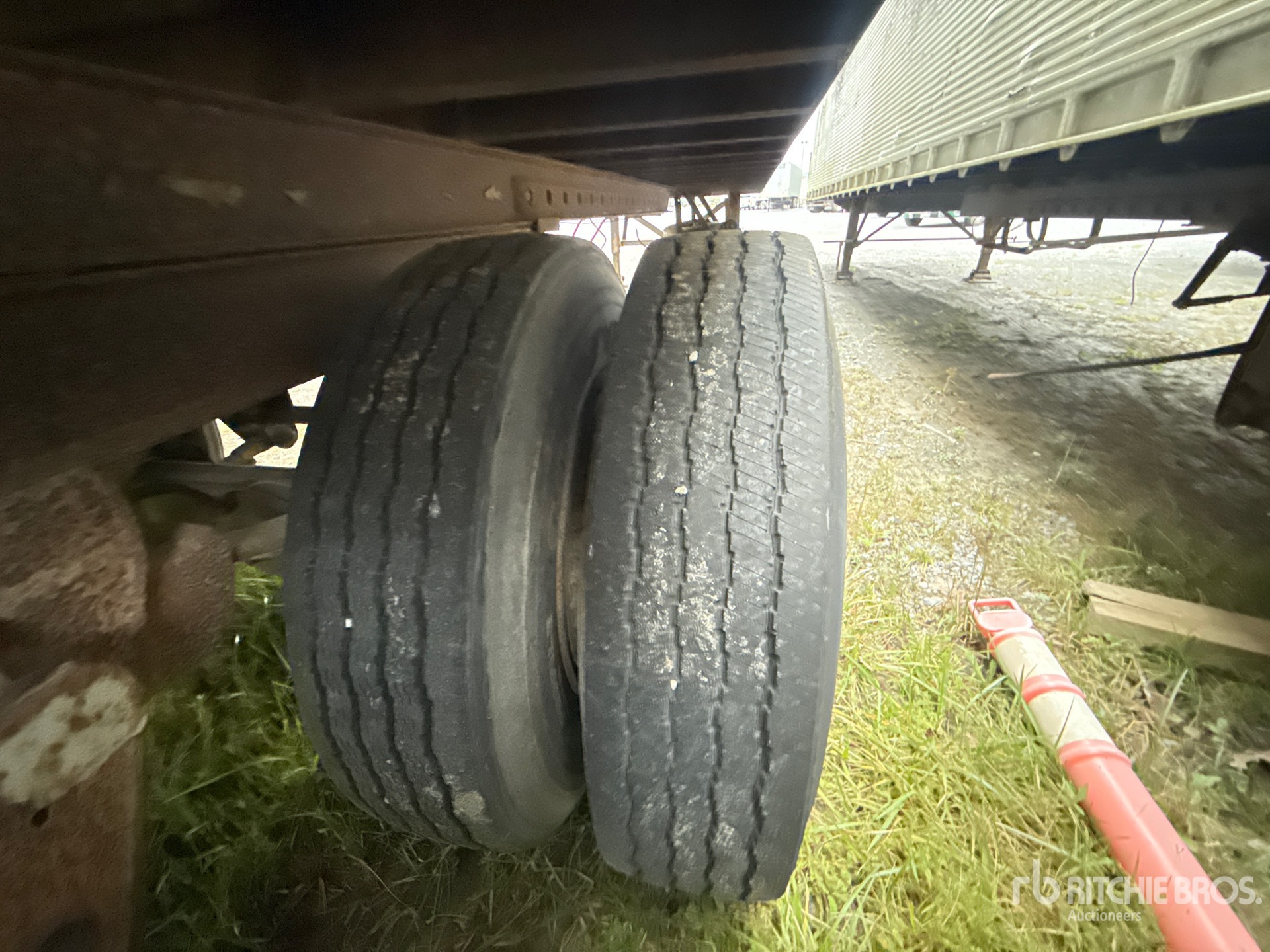 1973 Fruehauf 40 FT X 96 IN T/A (INOPERABLE)