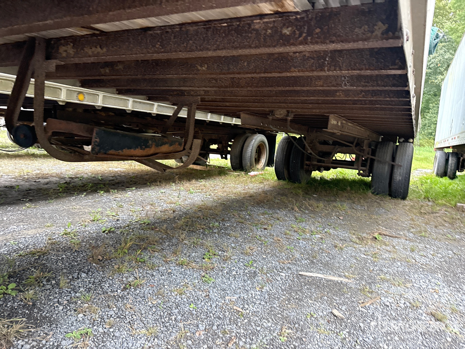 1973 Fruehauf 40 FT X 96 IN T/A (INOPERABLE)