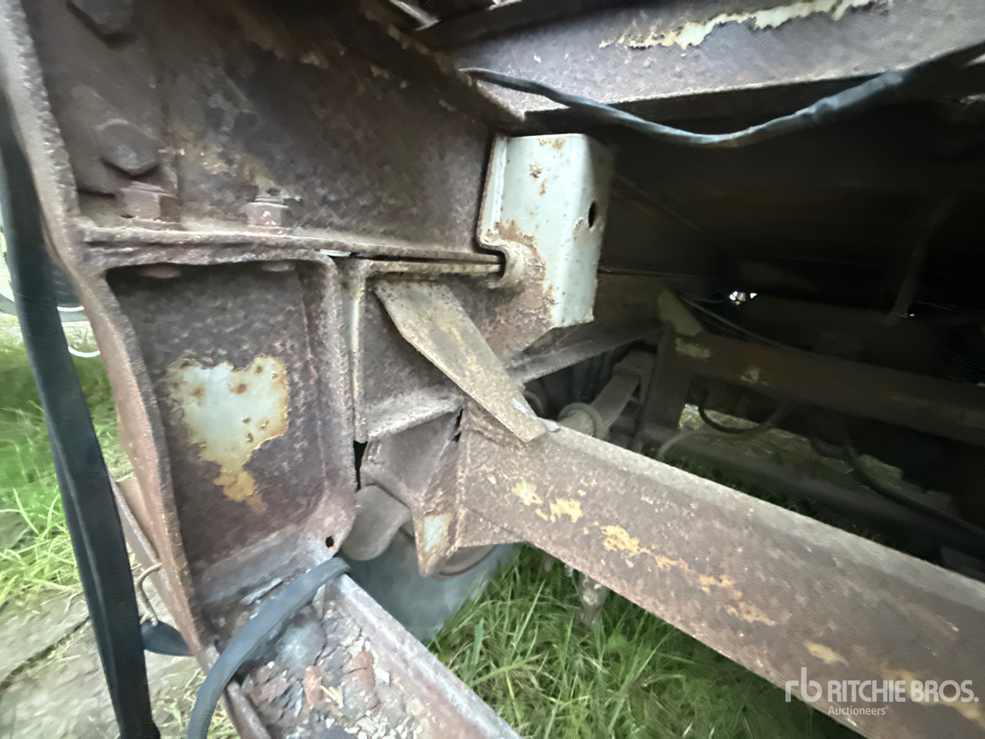 1973 Fruehauf 40 FT X 96 IN T/A (INOPERABLE)