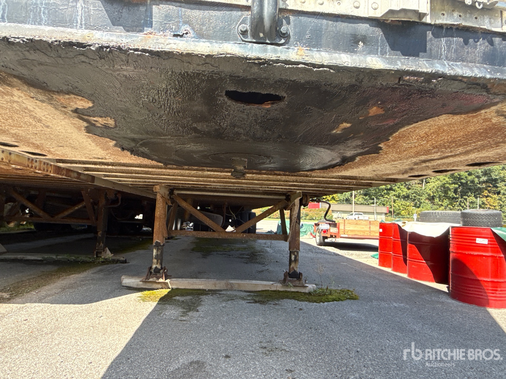 1977 Fruehauf 40 FT X 96 IN T/A