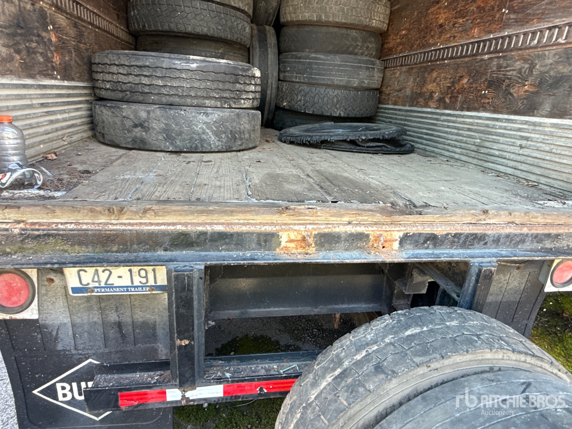 1977 Fruehauf 40 FT X 96 IN T/A