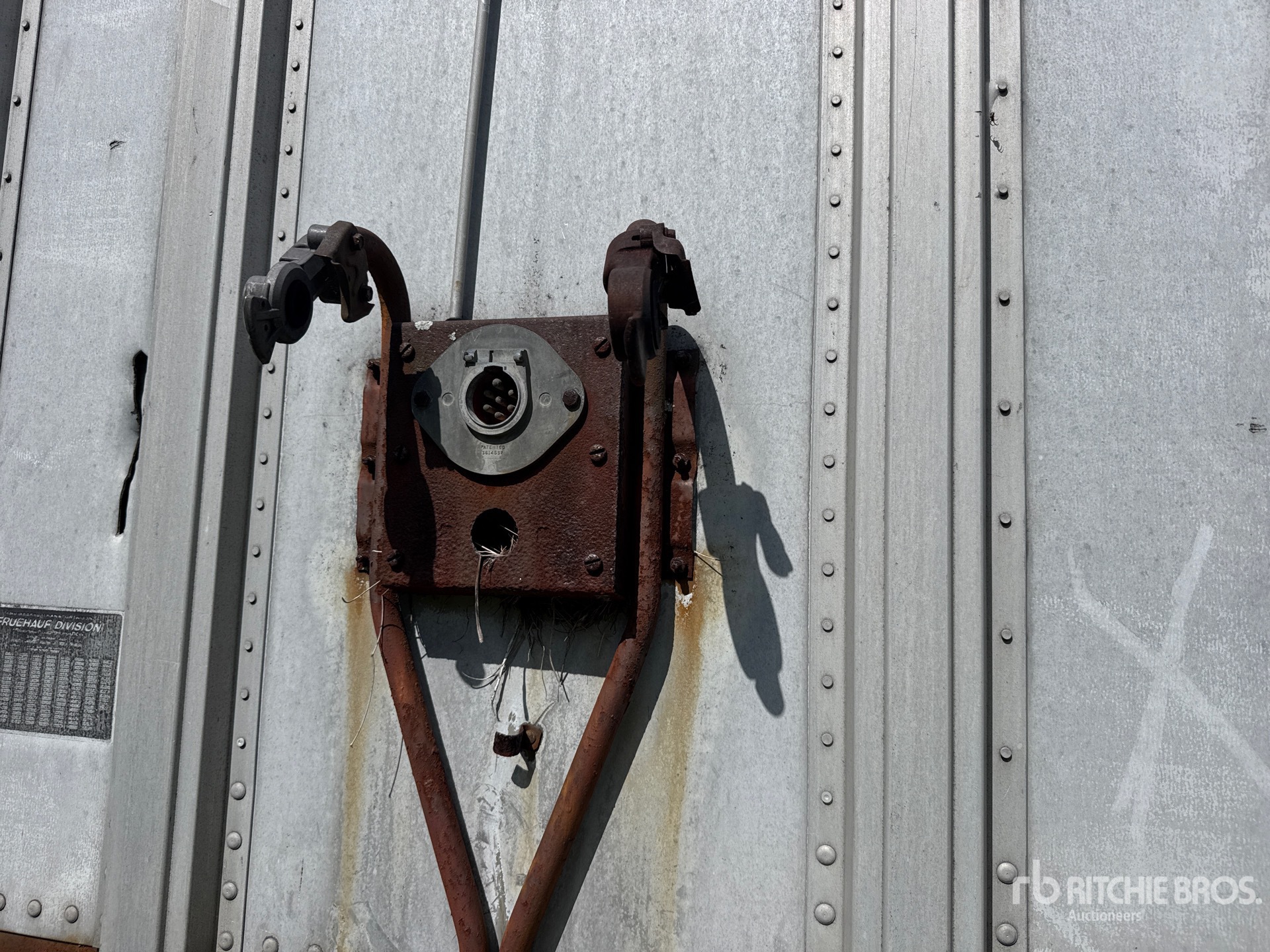 1975 Fruehauf 40 FT X 96 IN T/A (INOPERABLE)