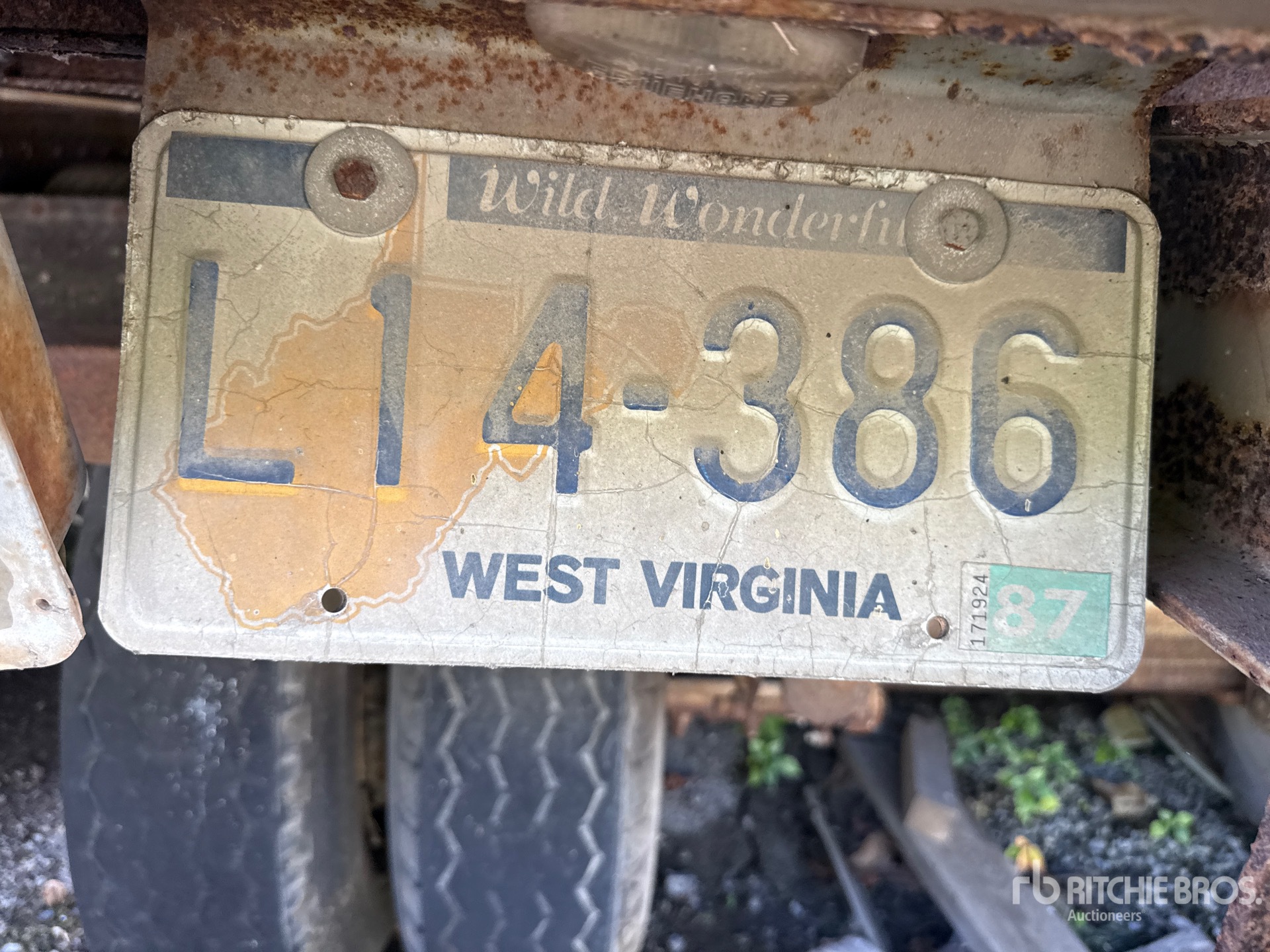 1975 Fruehauf 40 FT X 96 IN T/A (INOPERABLE)