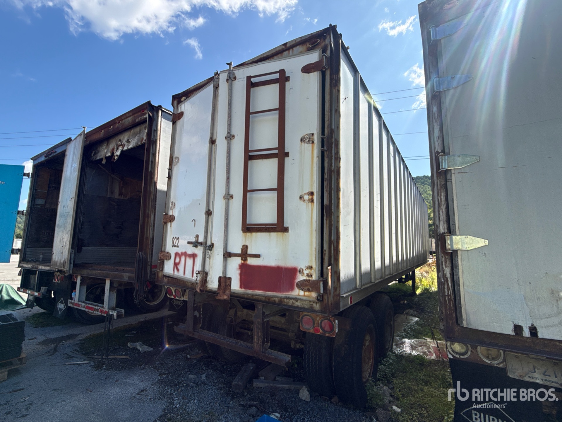 1975 Fruehauf 40 FT X 96 IN T/A (INOPERABLE)