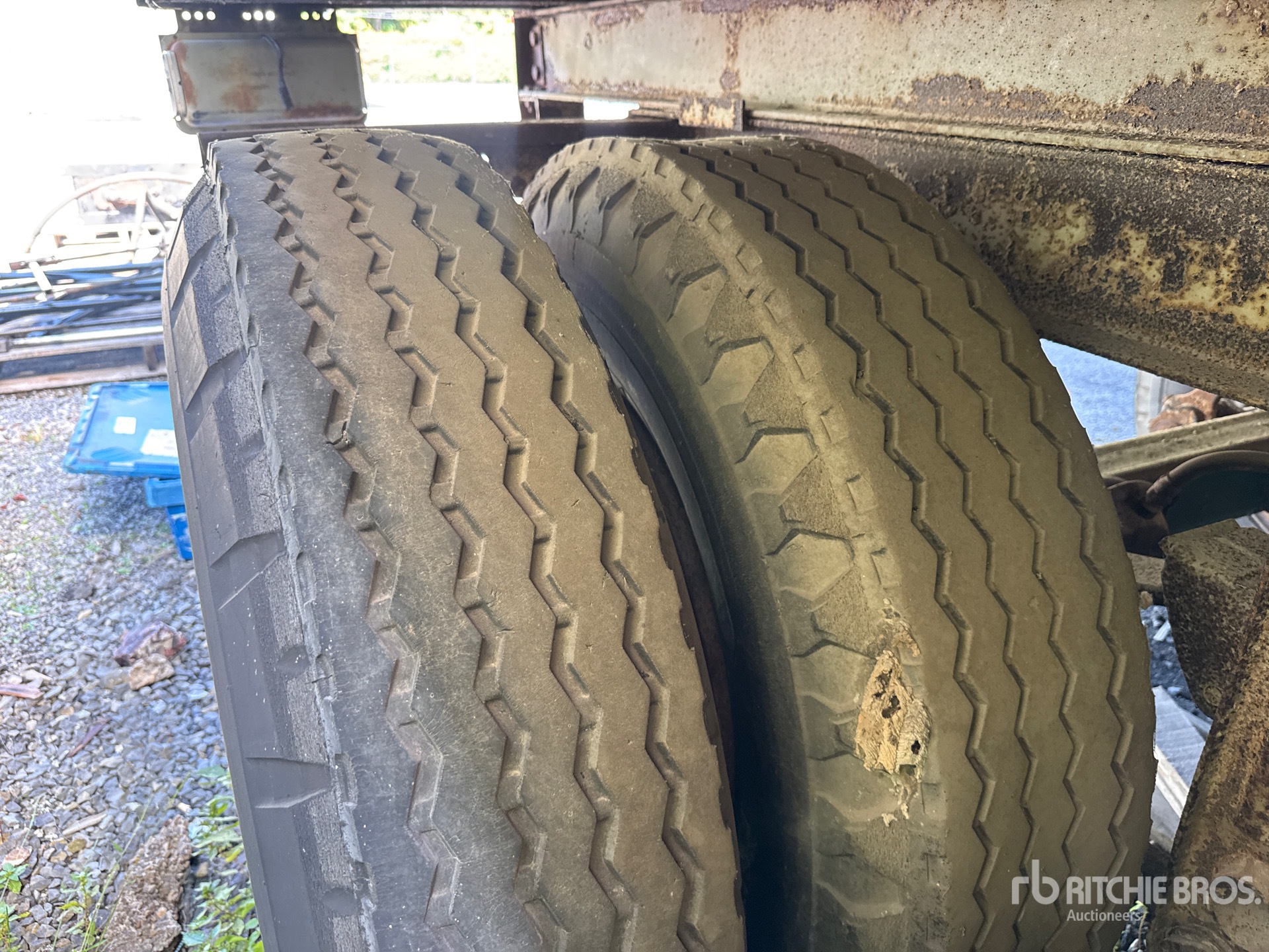 1975 Fruehauf 40 FT X 96 IN T/A (INOPERABLE)