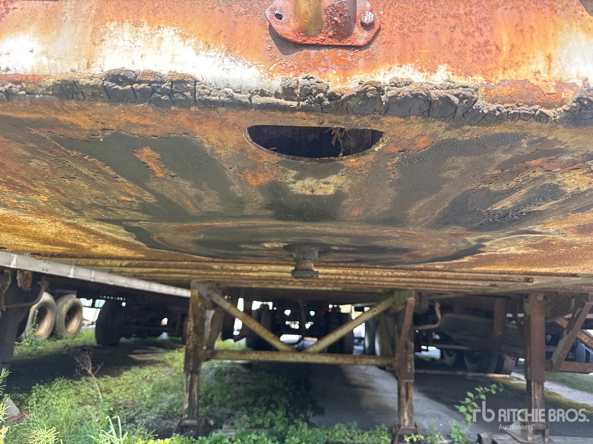 1975 Fruehauf 40 FT X 96 IN T/A (INOPERABLE)