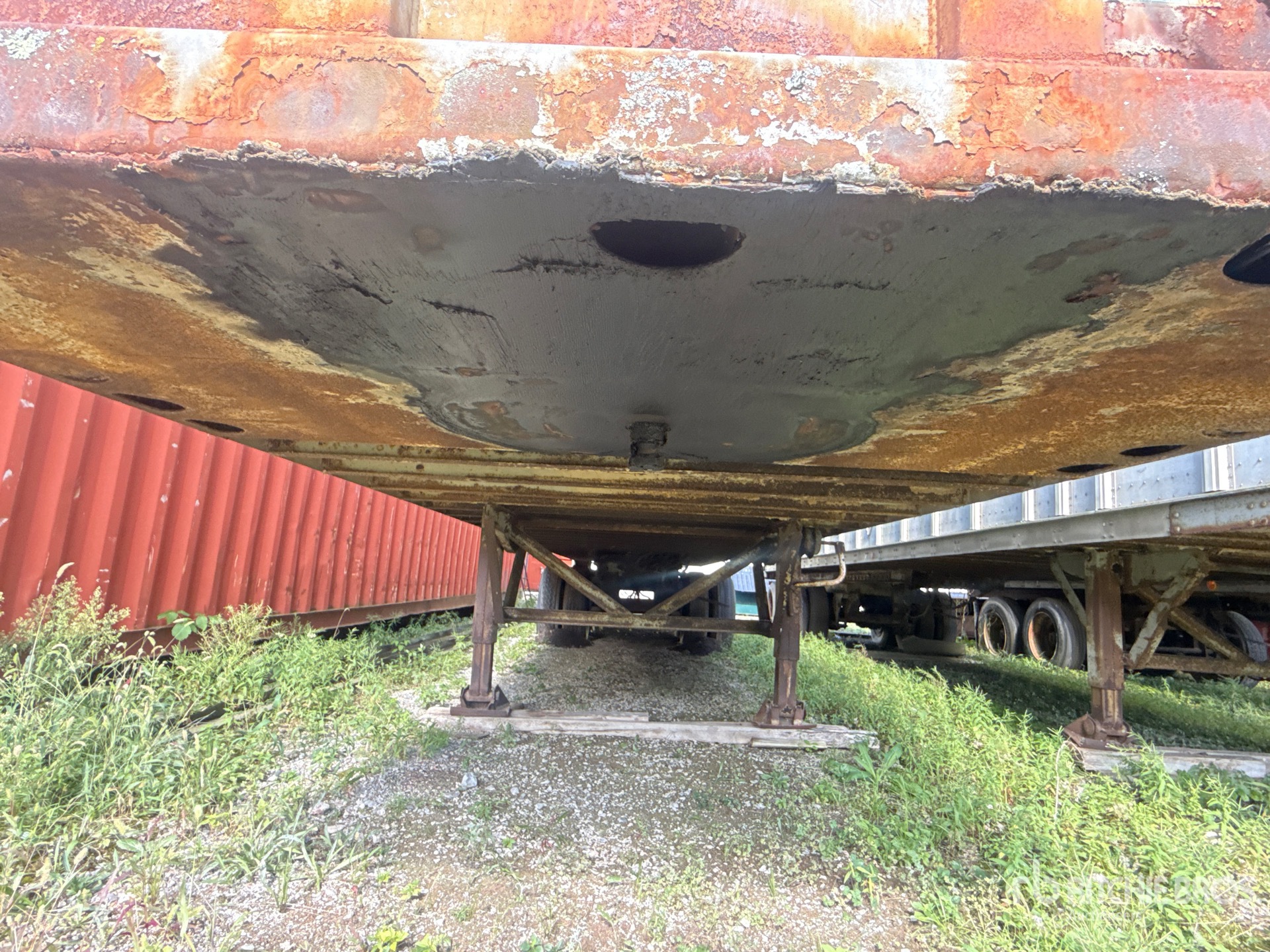 1975 Fruehauf 40 FT X 96 IN T/A (INOPERABLE)
