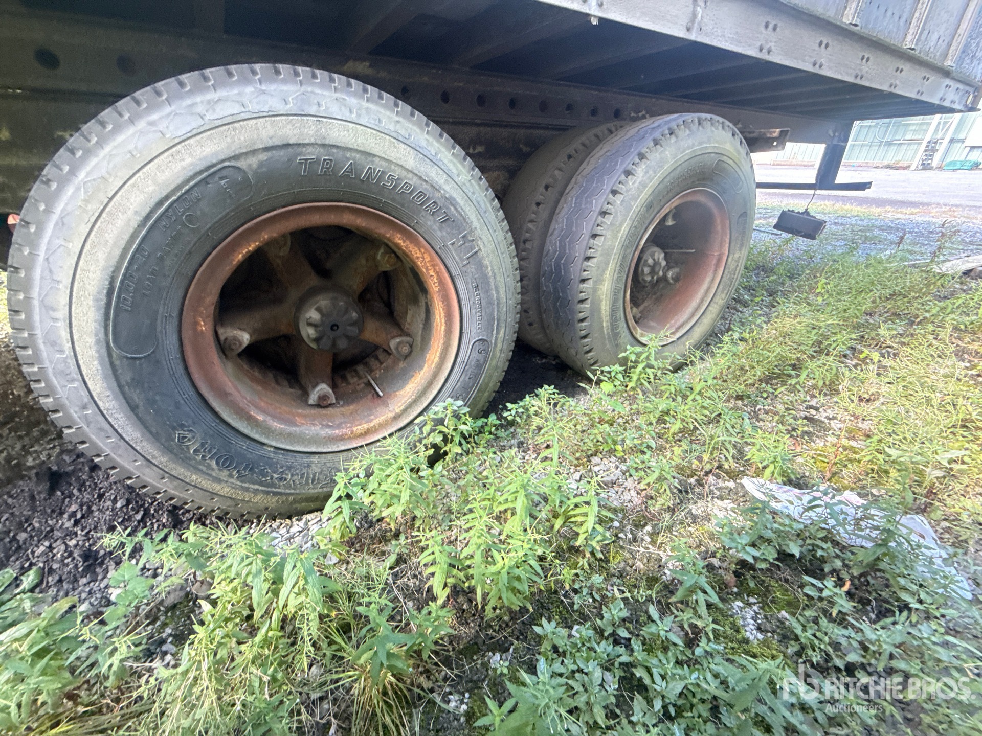 1975 Fruehauf 40 FT X 96 IN T/A (INOPERABLE)