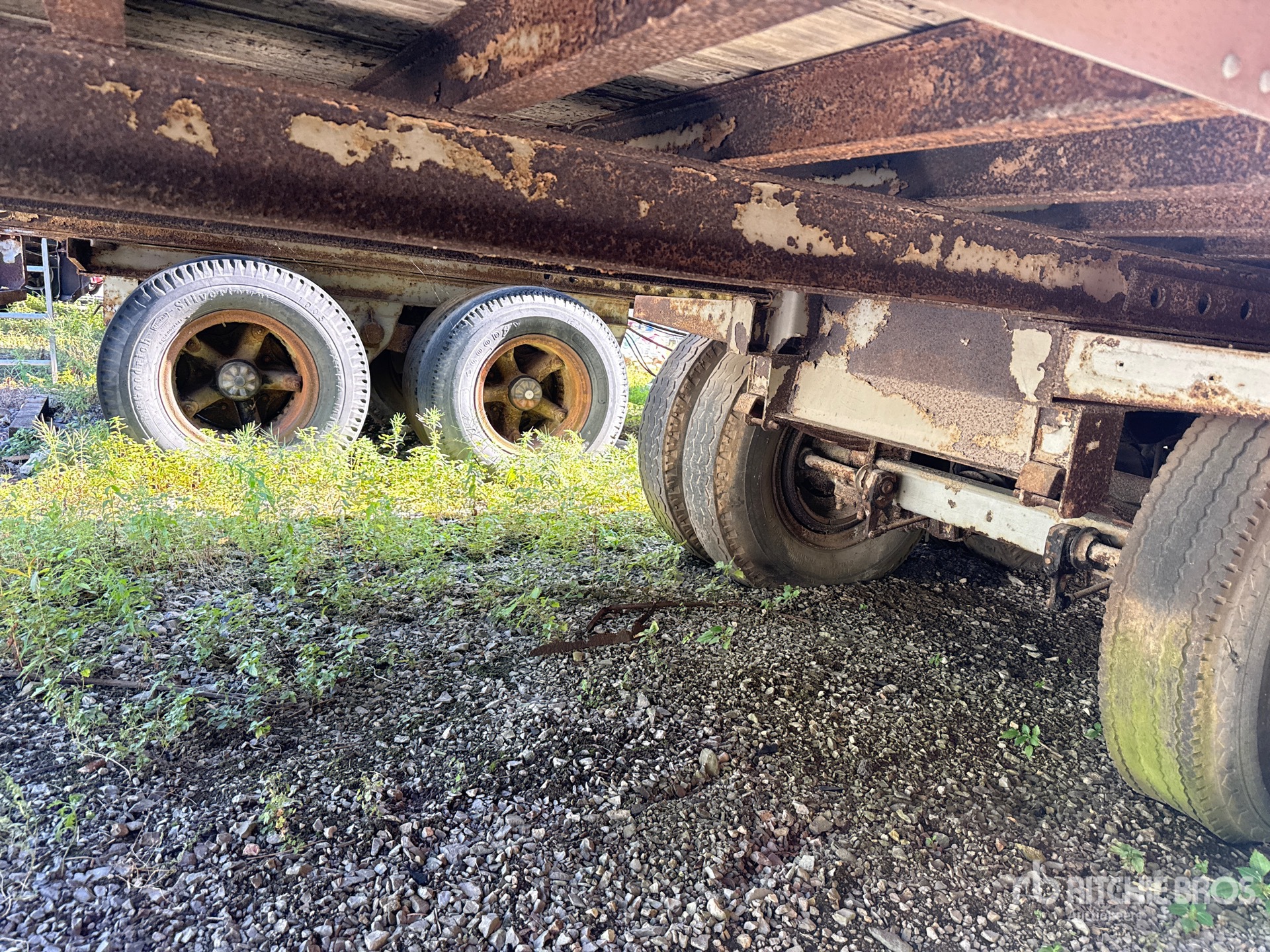 1975 Fruehauf 40 FT X 96 IN T/A (INOPERABLE)