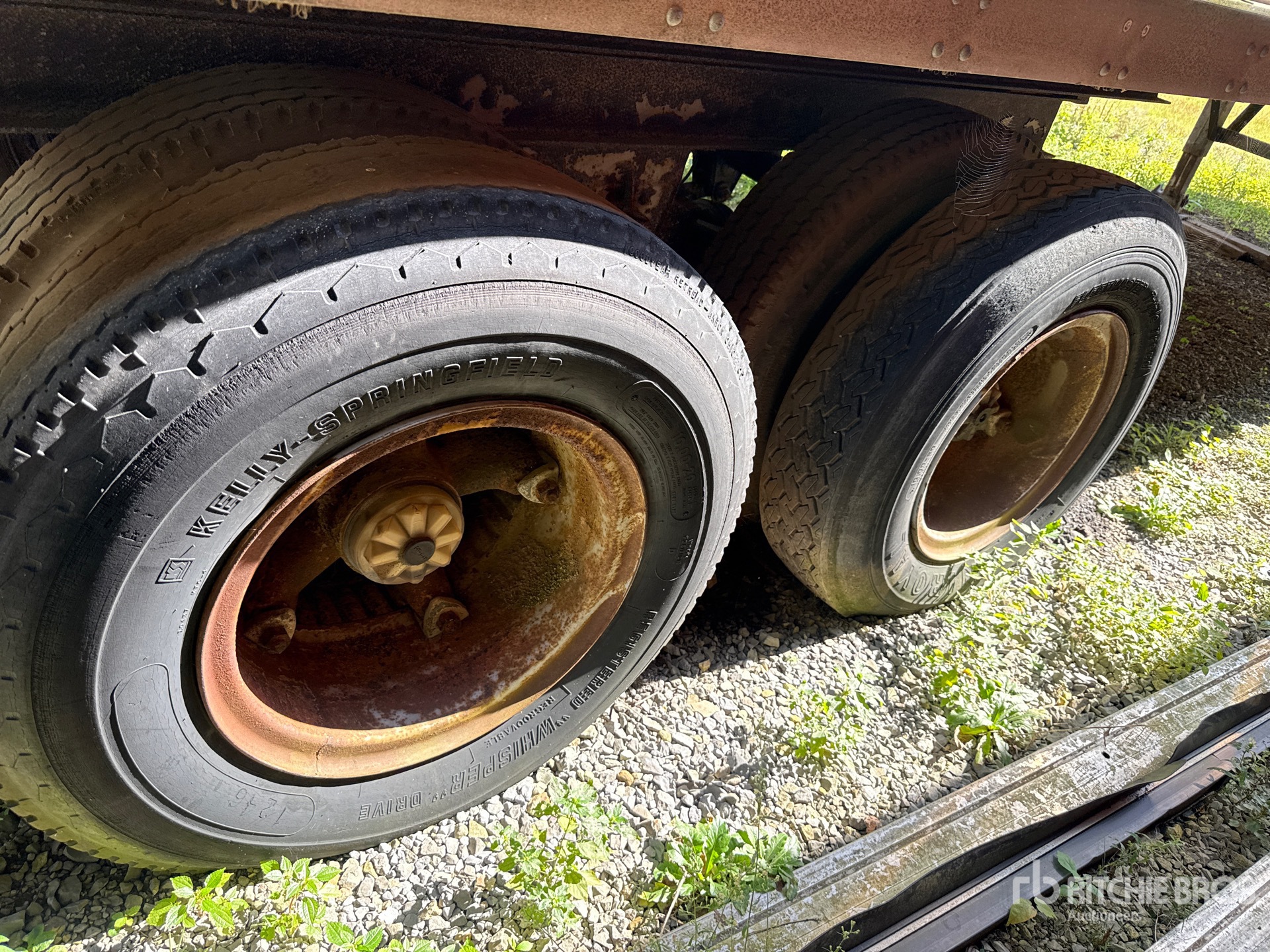 1975 Fruehauf 40 FT X 96 IN T/A (INOPERABLE)