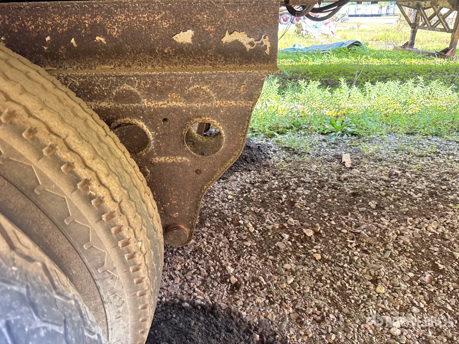 1975 Fruehauf 40 FT X 96 IN T/A (INOPERABLE)