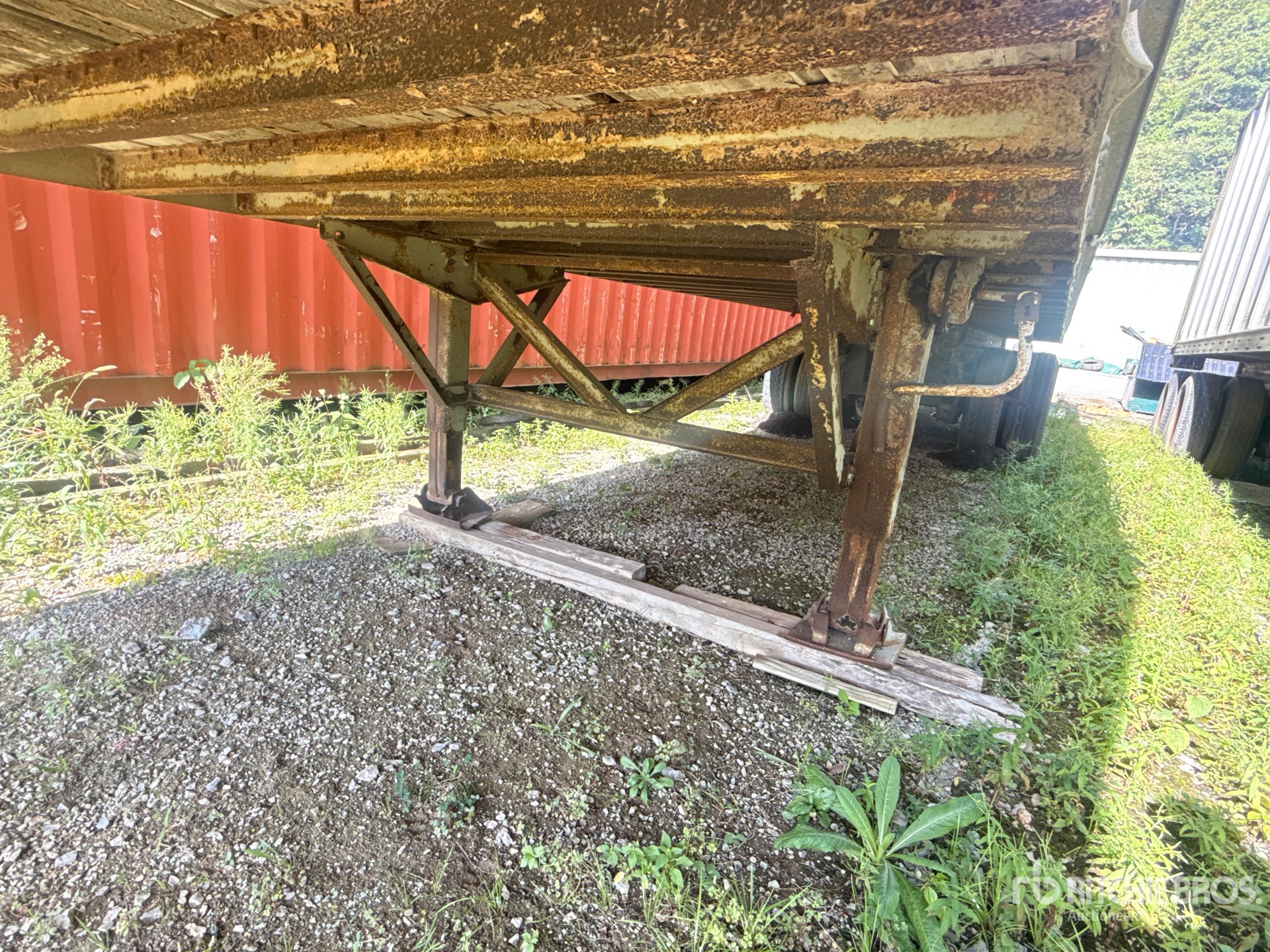 1975 Fruehauf 40 FT X 96 IN T/A (INOPERABLE)