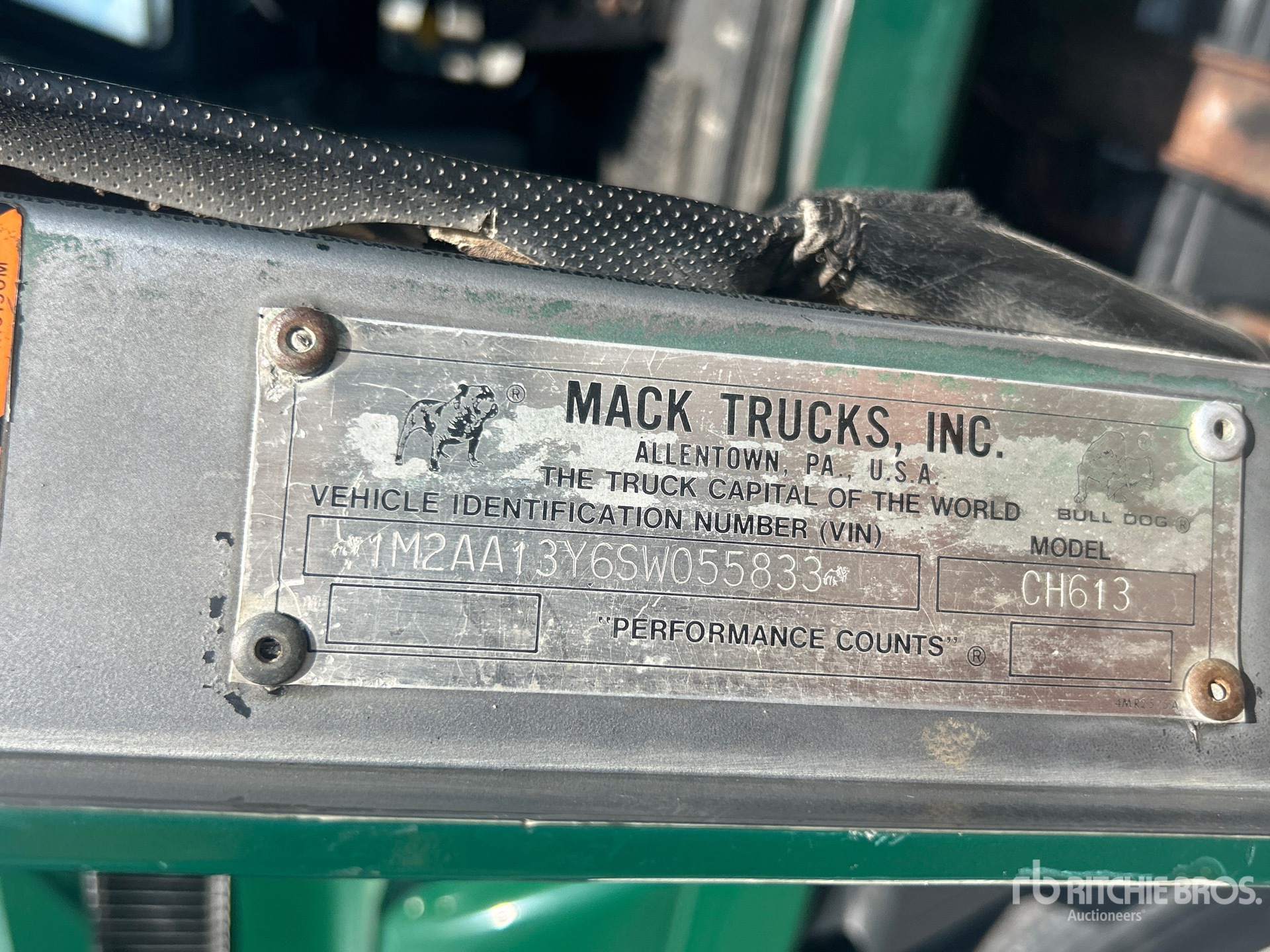 1995 Mack CH613