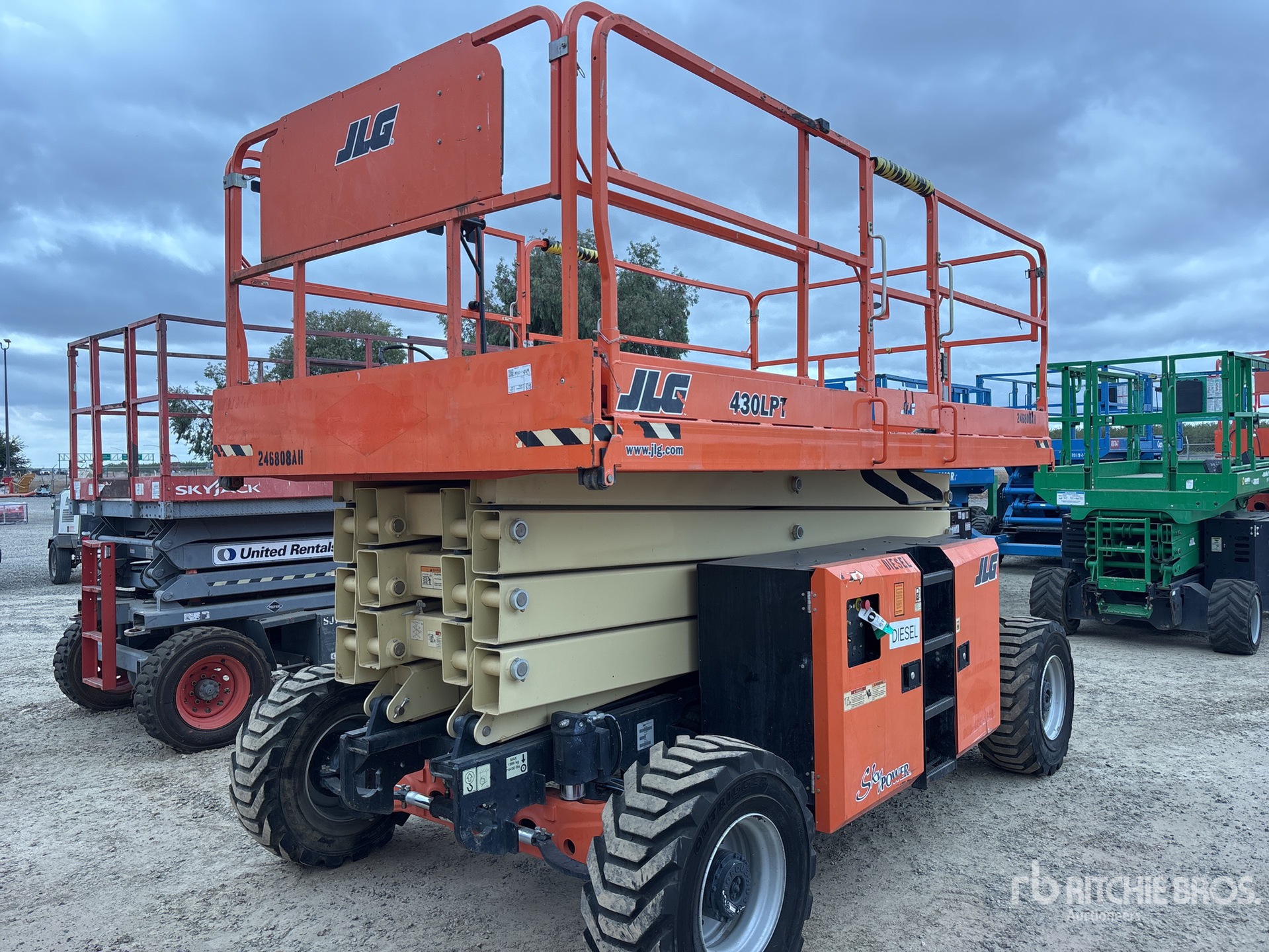 Photo of 2020 JLG 430LRT