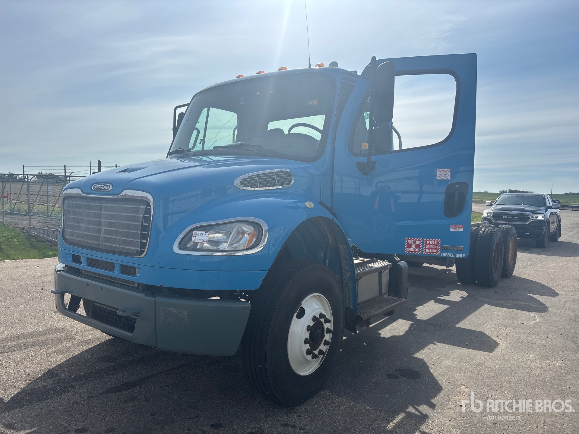 2012 Freightliner M2106