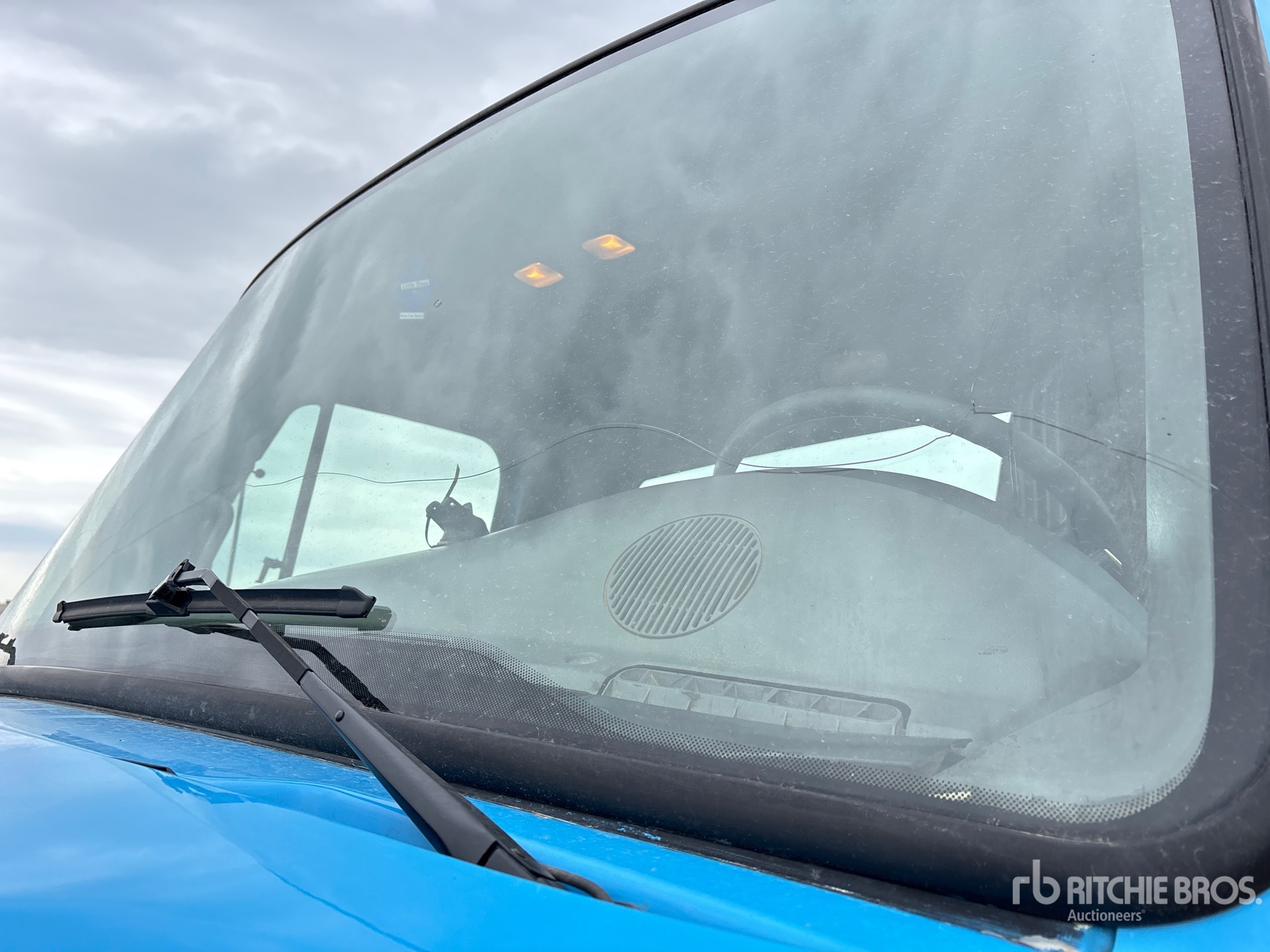 2012 Freightliner M2106