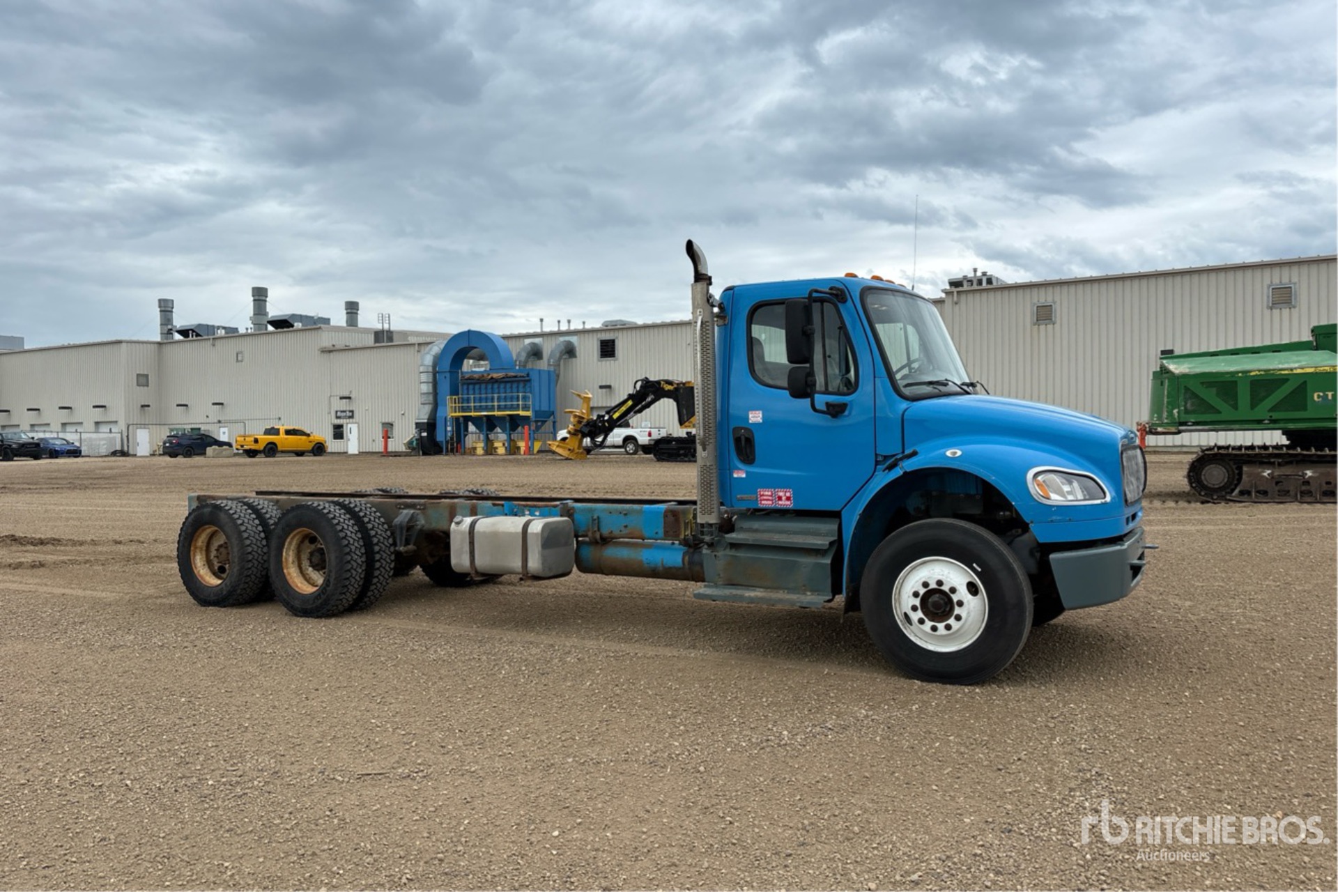 2012 Freightliner M2106