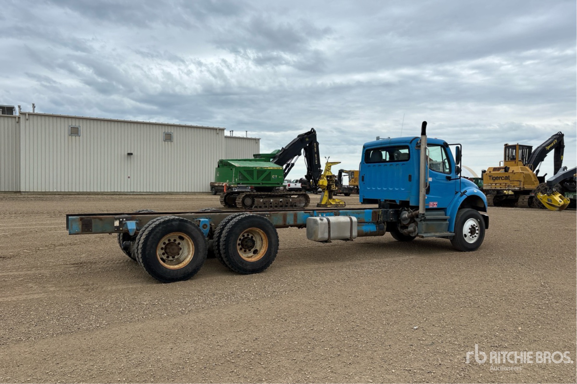 2012 Freightliner M2106