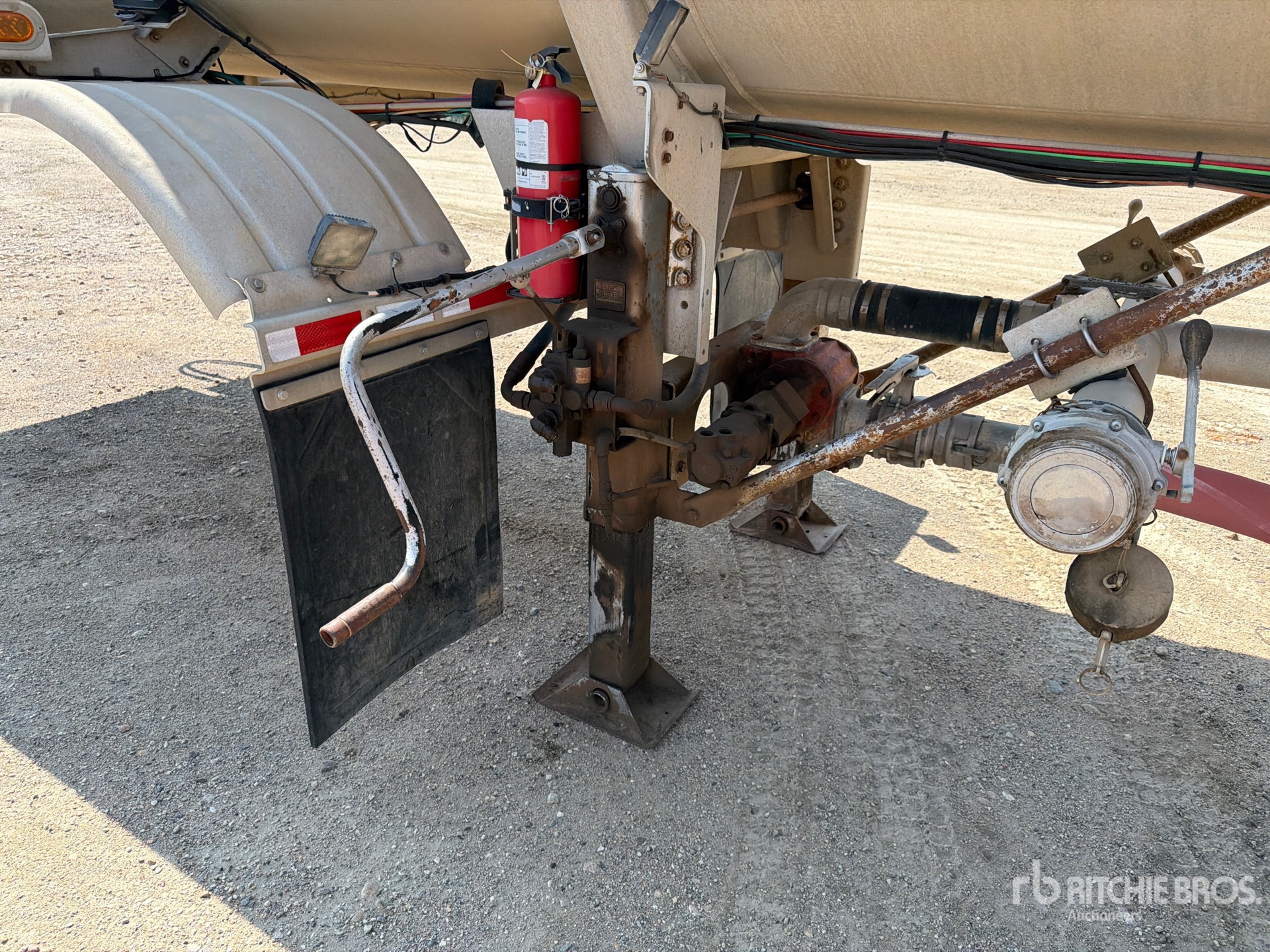 2012 Heil 10500 GAL TRI/A (INOPERABLE)
