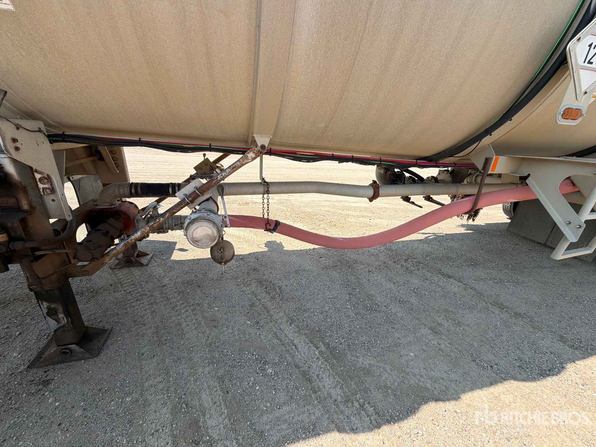 2012 Heil 10500 GAL TRI/A (INOPERABLE)