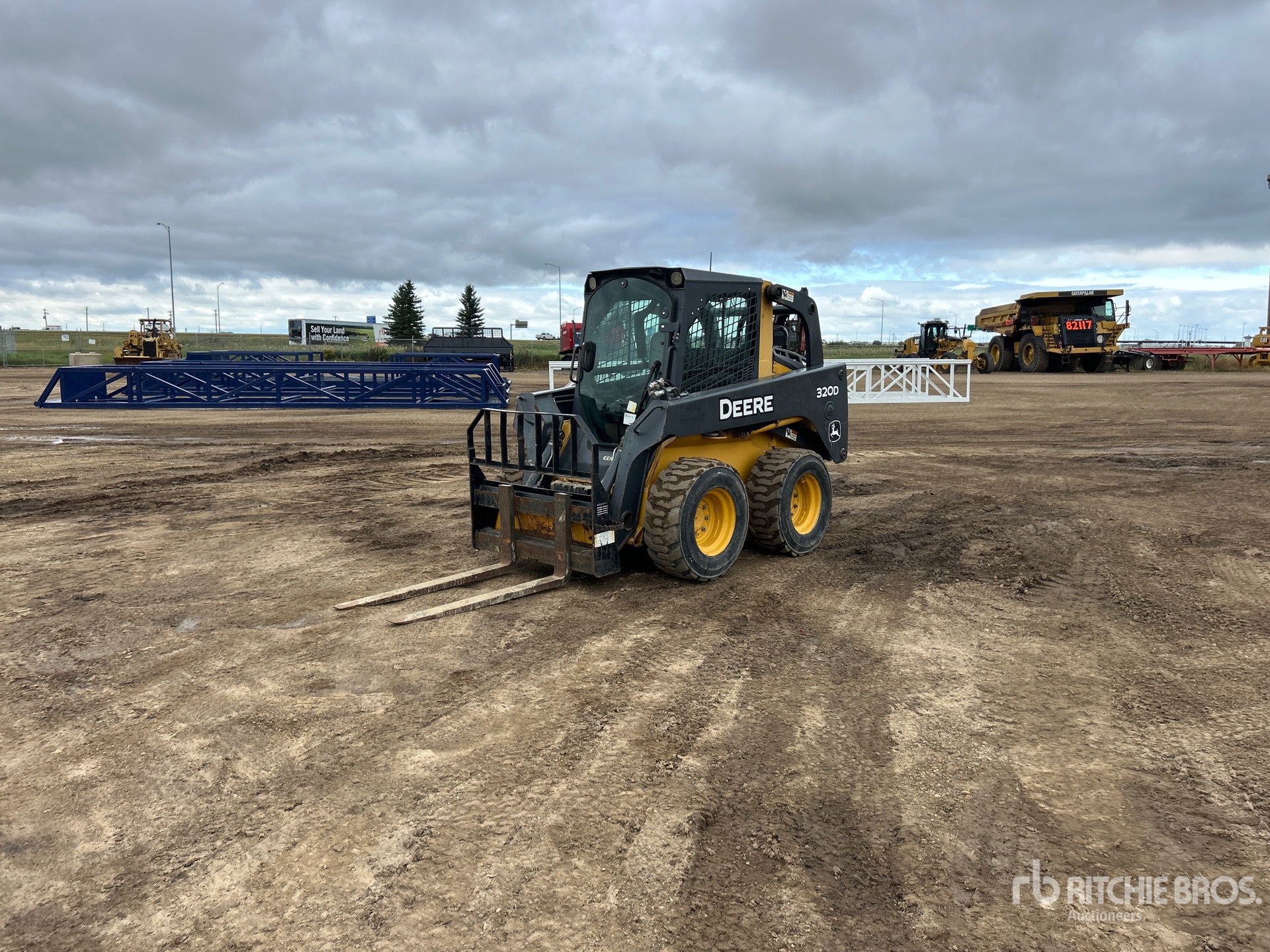 2013 John Deere 320D
