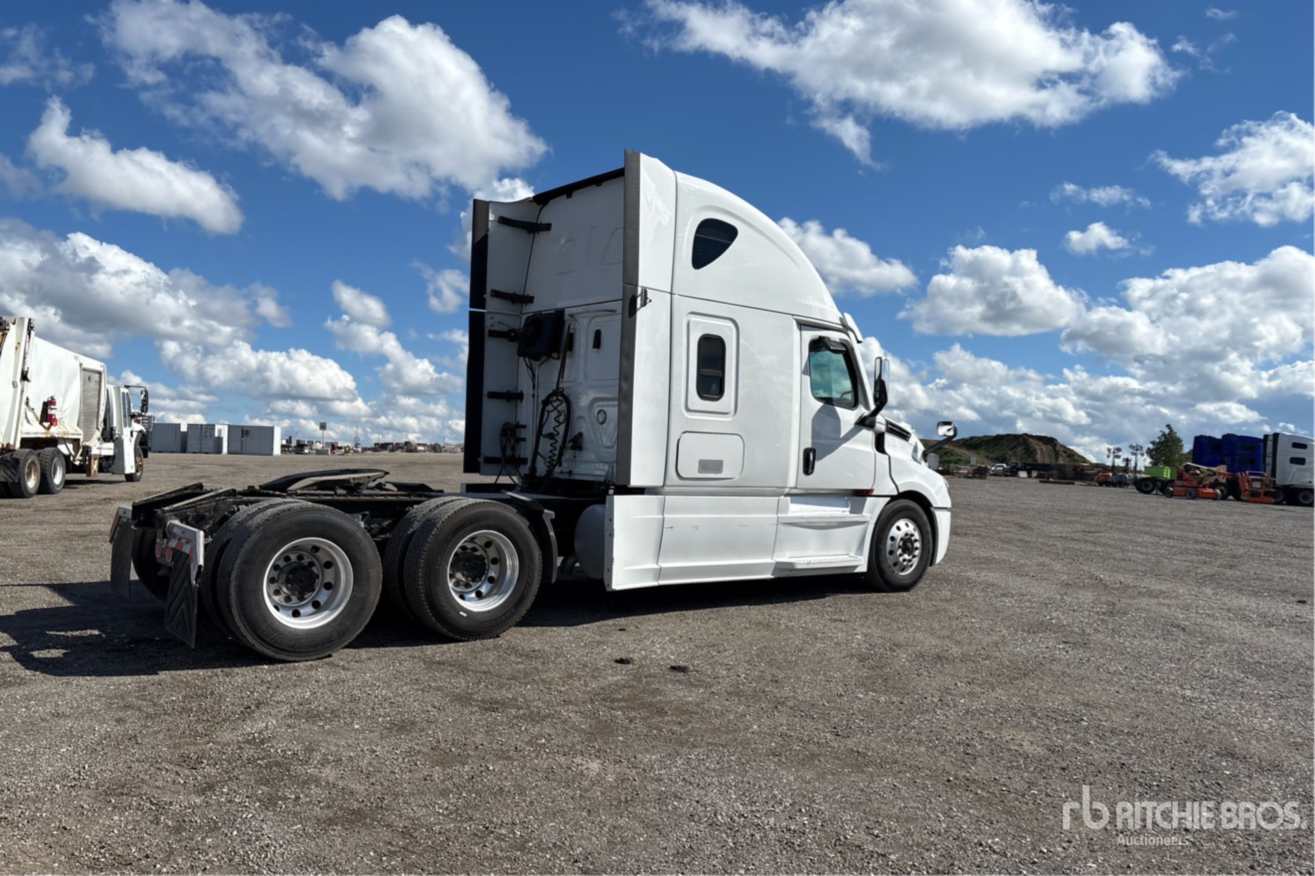 2021 Freightliner CASCADIA 126