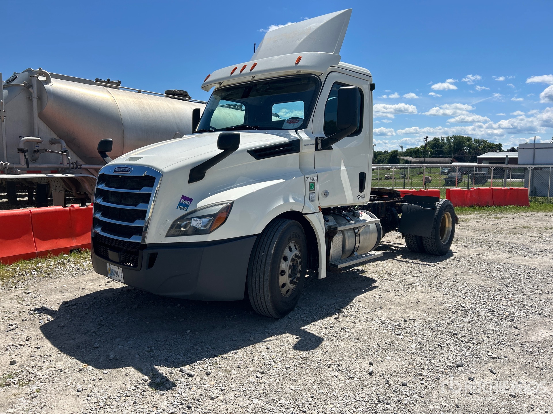 2019 Freightliner CASCADIA 126
