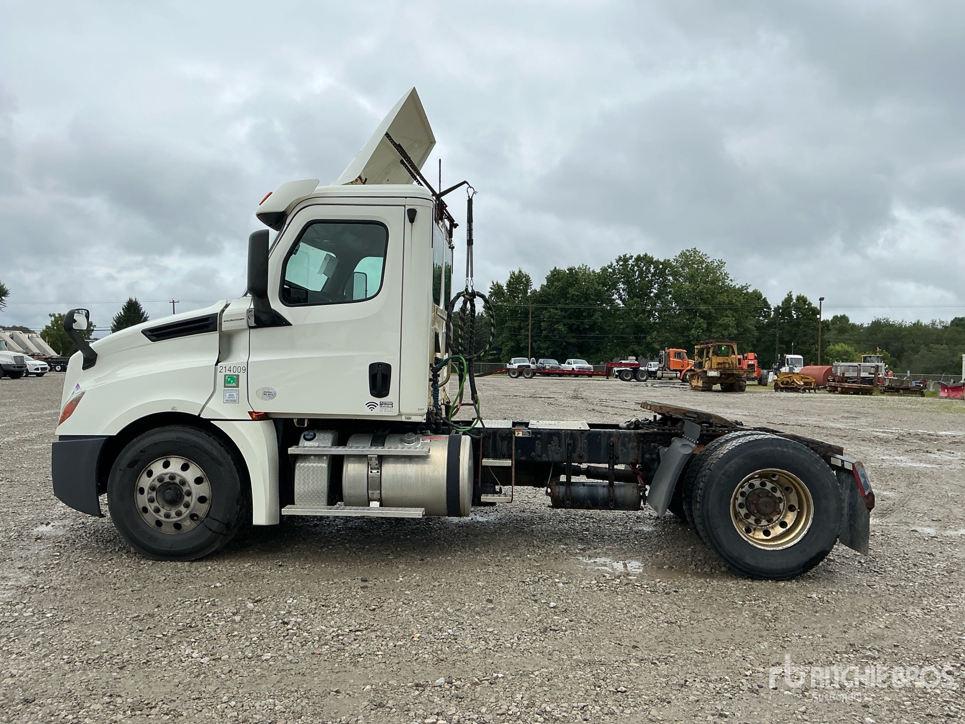 2019 Freightliner CASCADIA 126