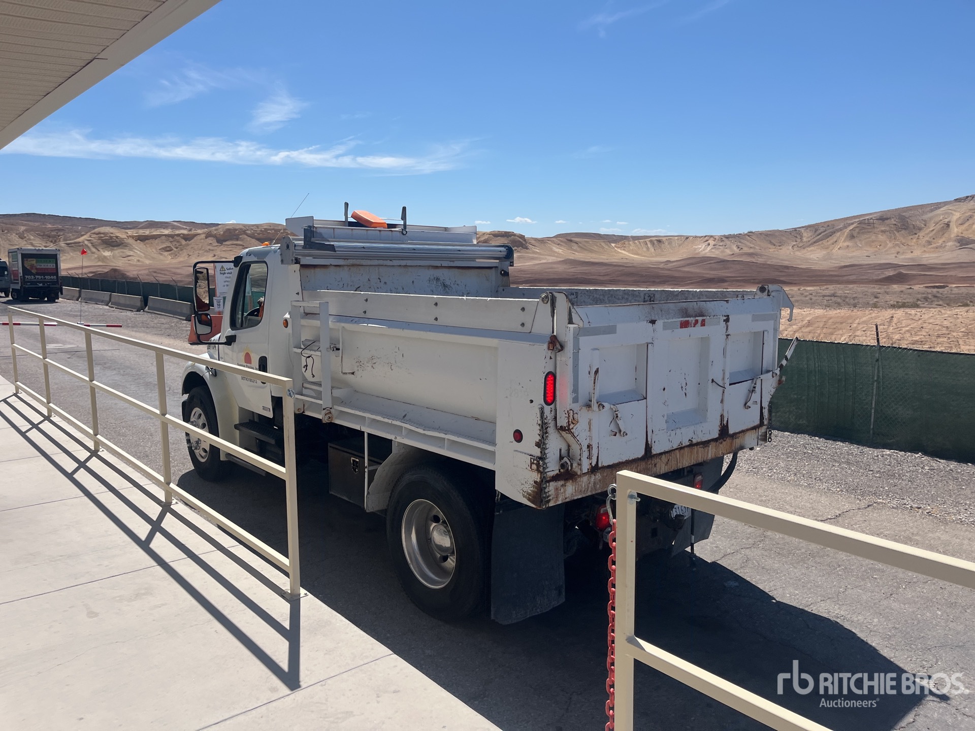 2007 Freightliner M2
