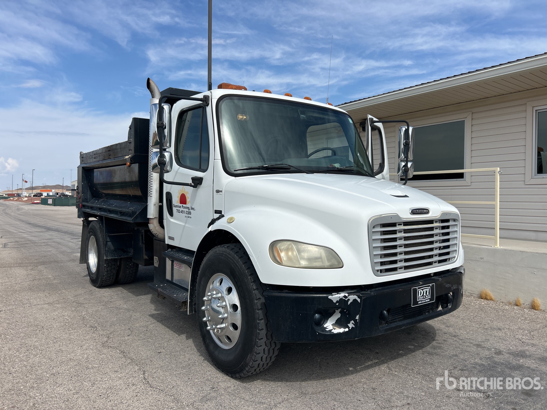 Photo of a 2007 Freightliner M2