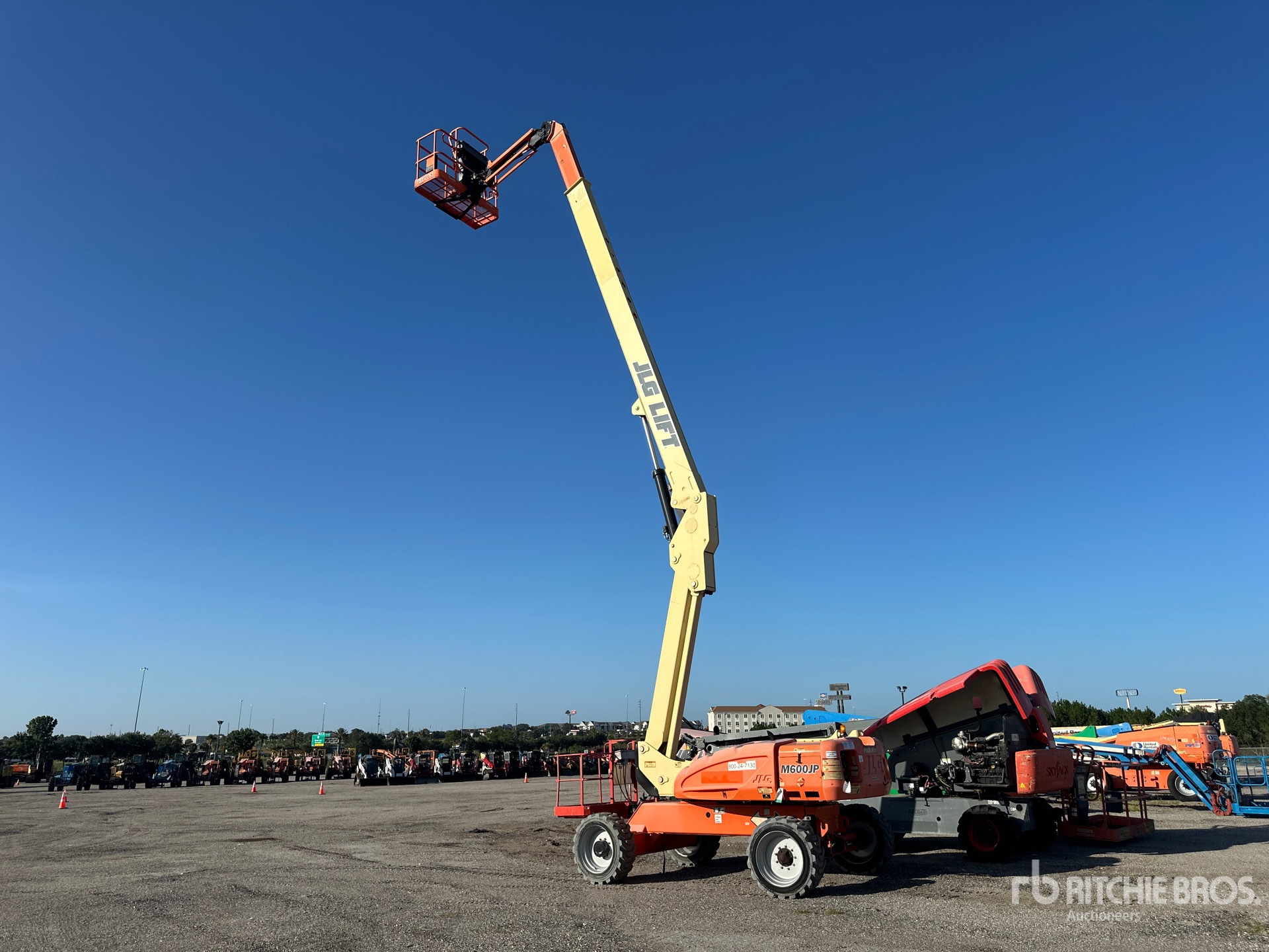 2019 JLG M600JP