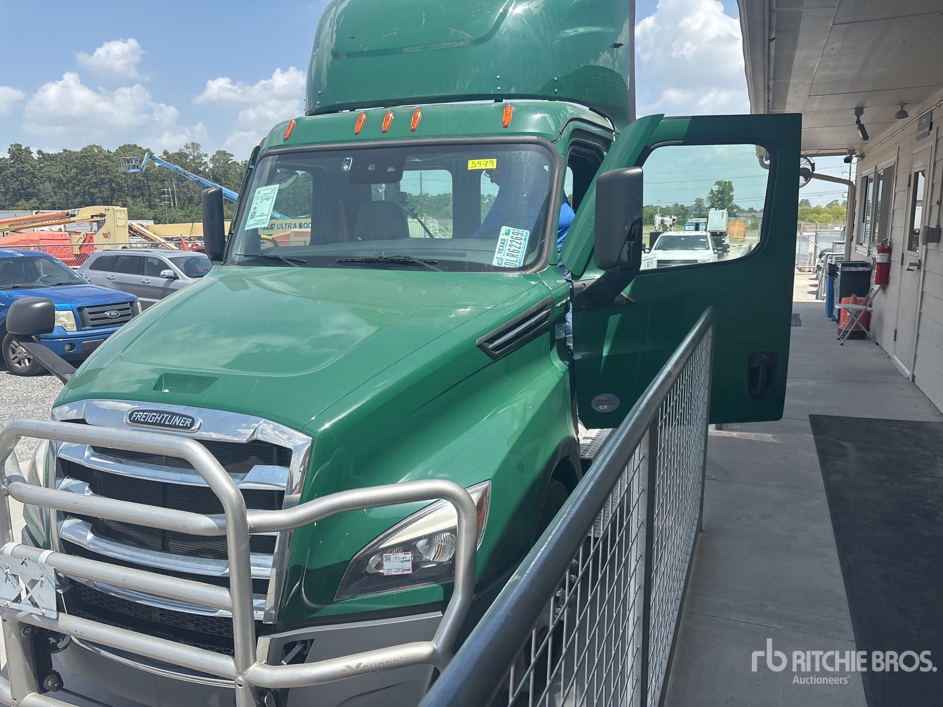 2024 Freightliner CASCADIA 126