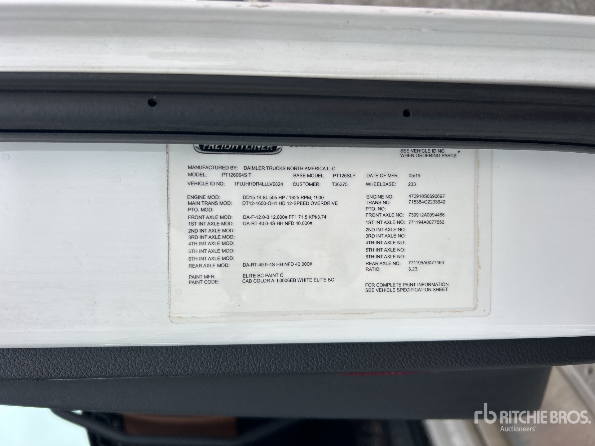 2020 Freightliner CASCADIA 126