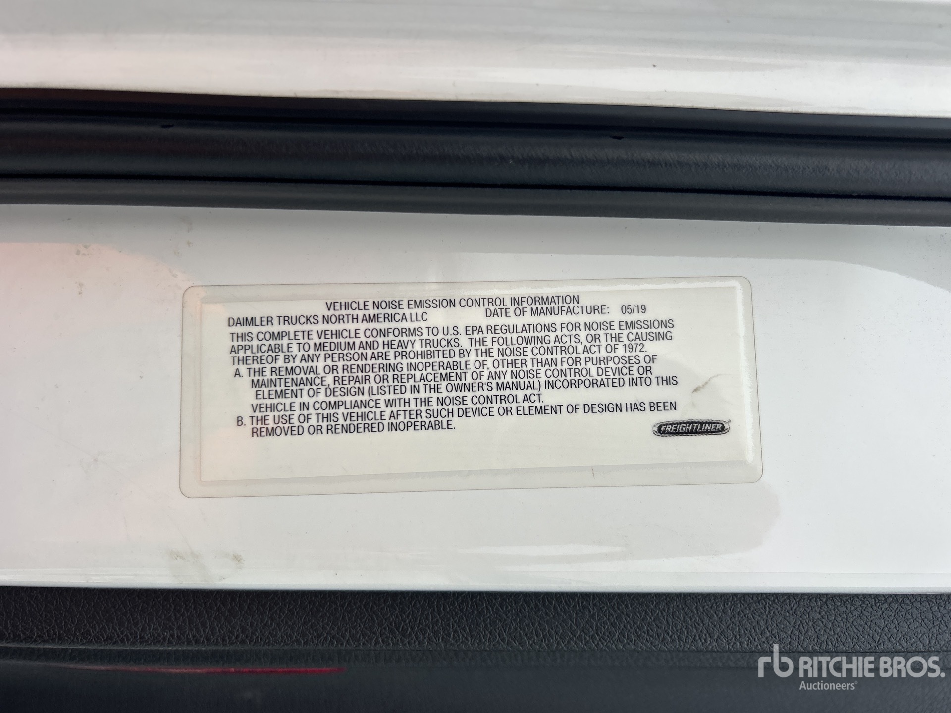 2020 Freightliner CASCADIA 126