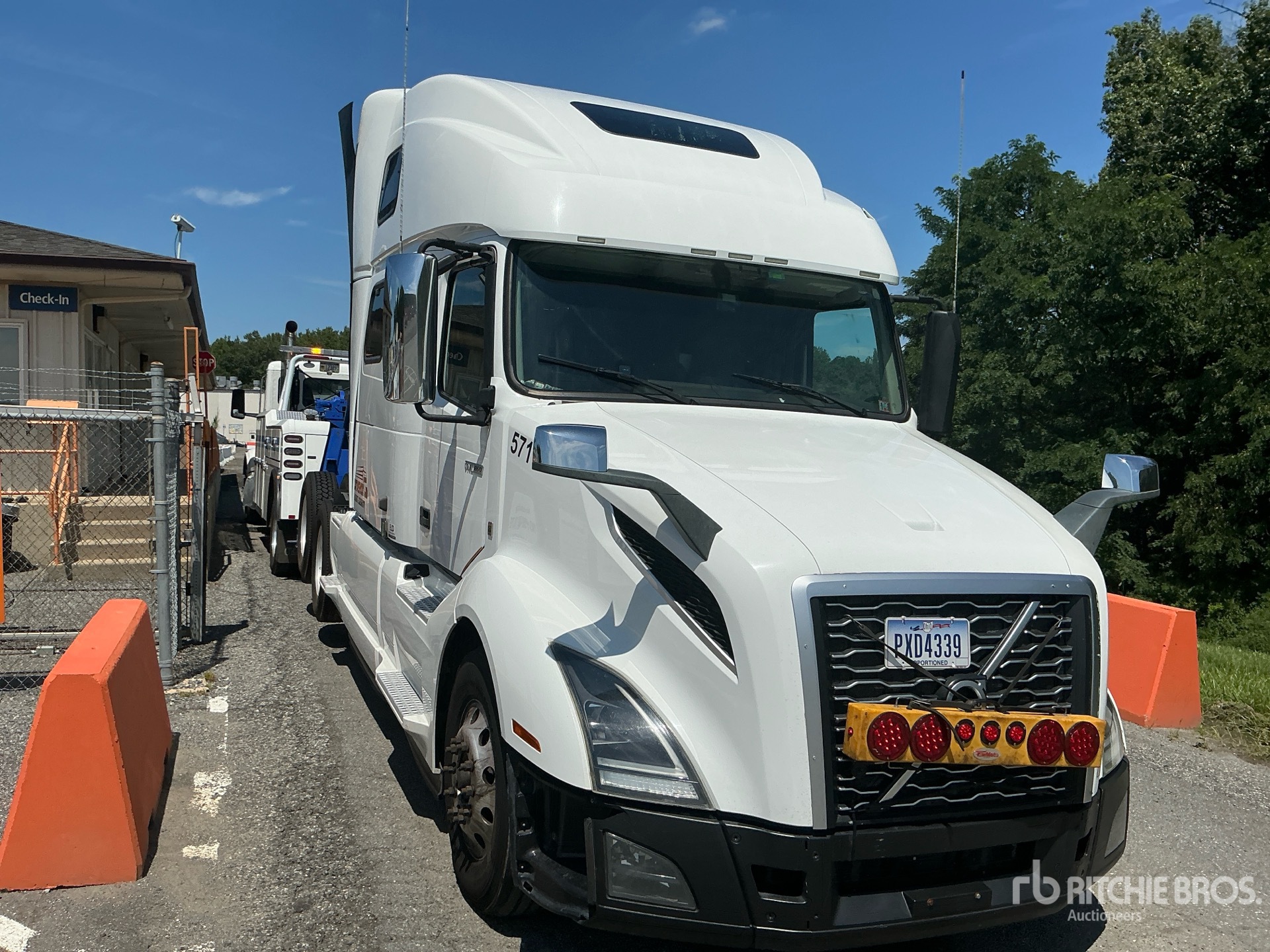 2022 Volvo VNL860