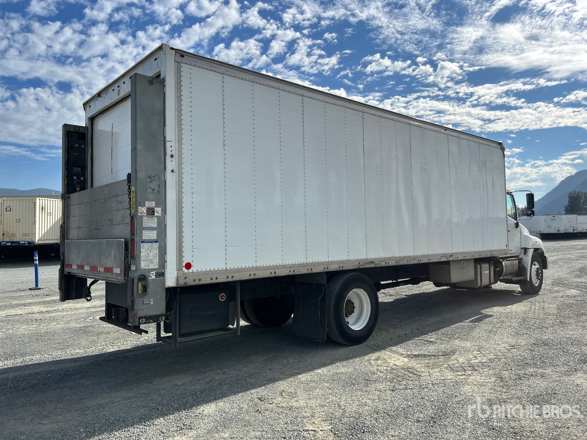 2019 Hino 338