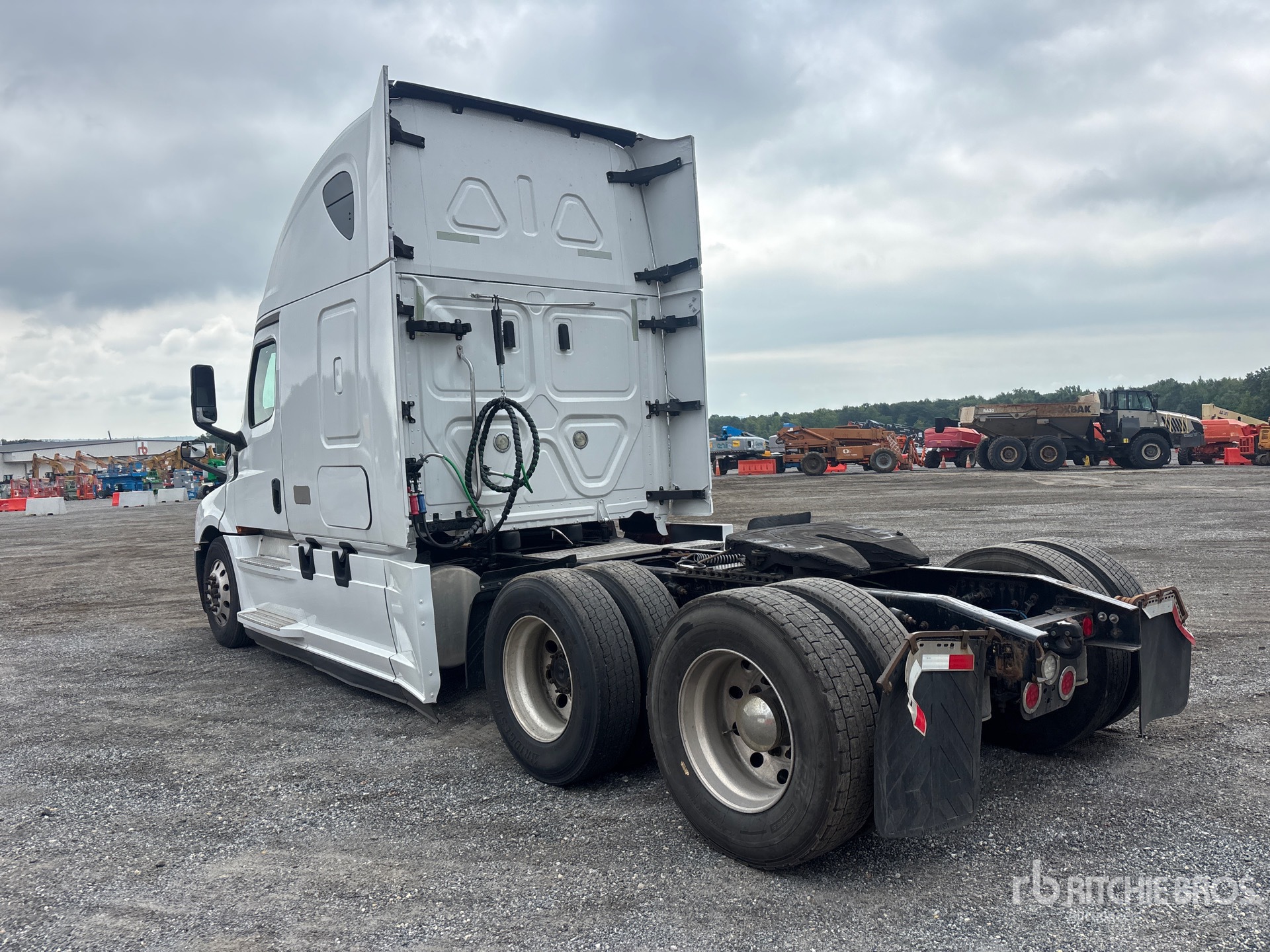 2019 Freightliner CASCADIA 126