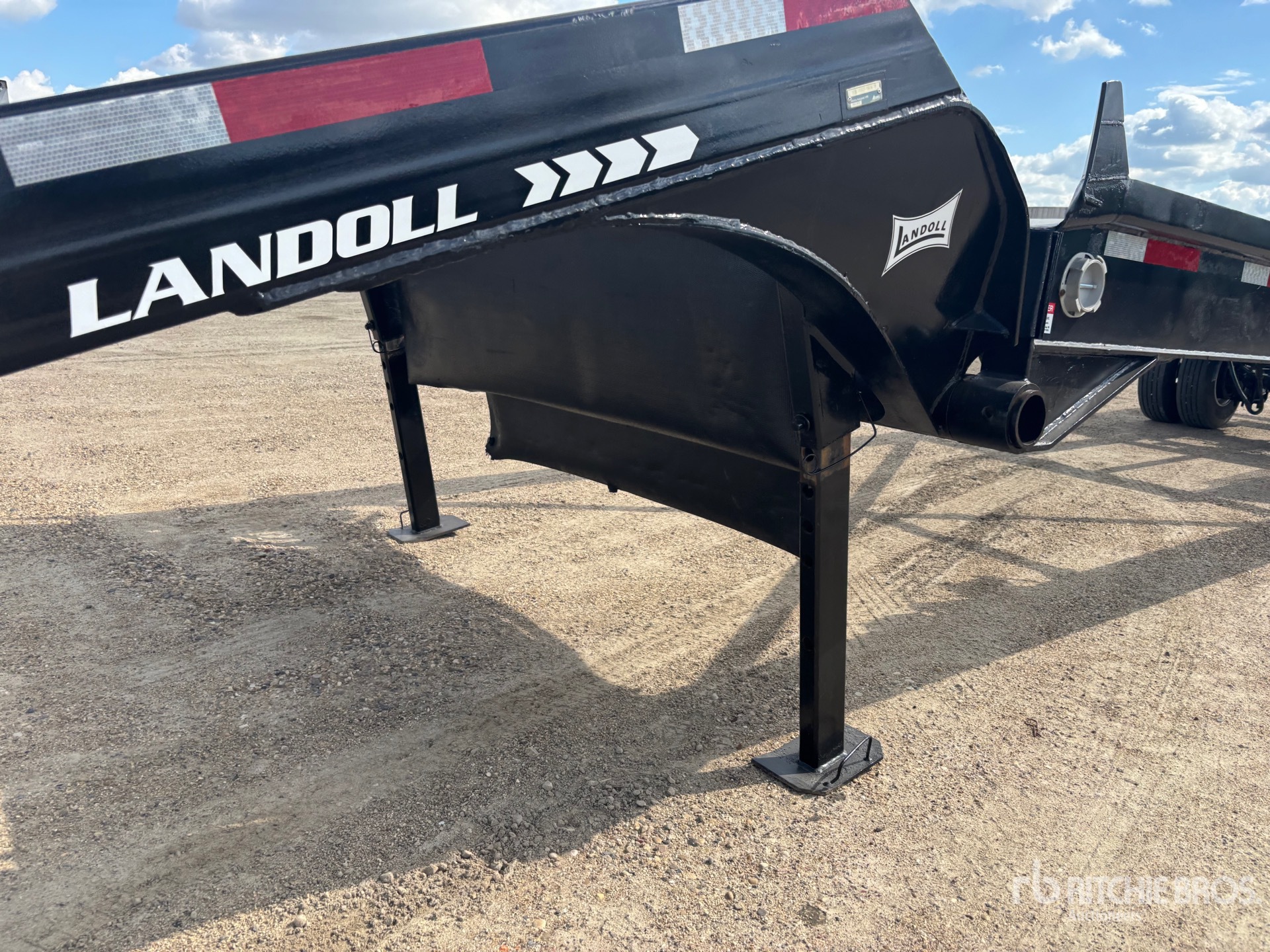 2004 Landoll 35 ft S/A