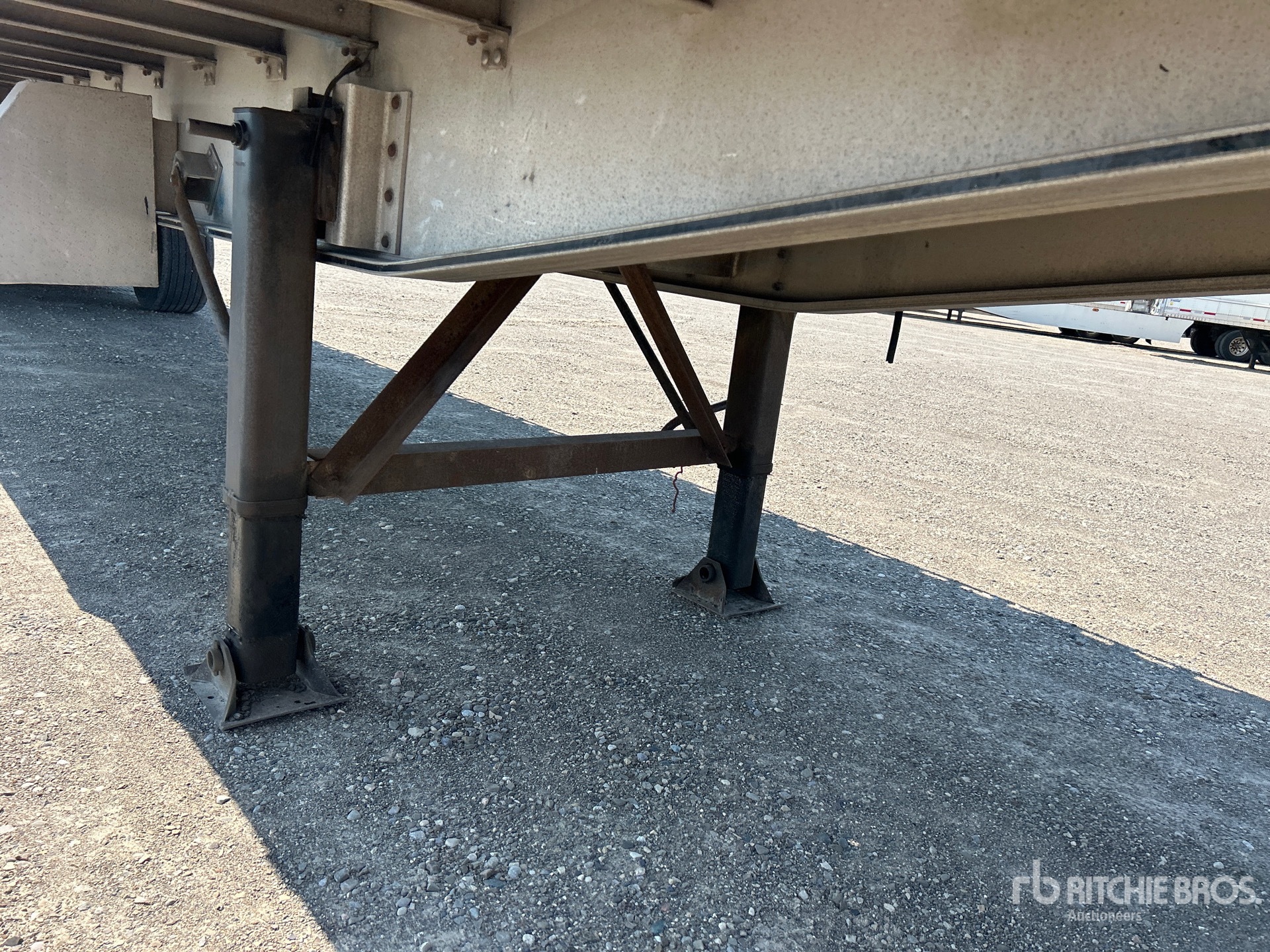 2004 Wilson 48 ft T/A Spread Axle