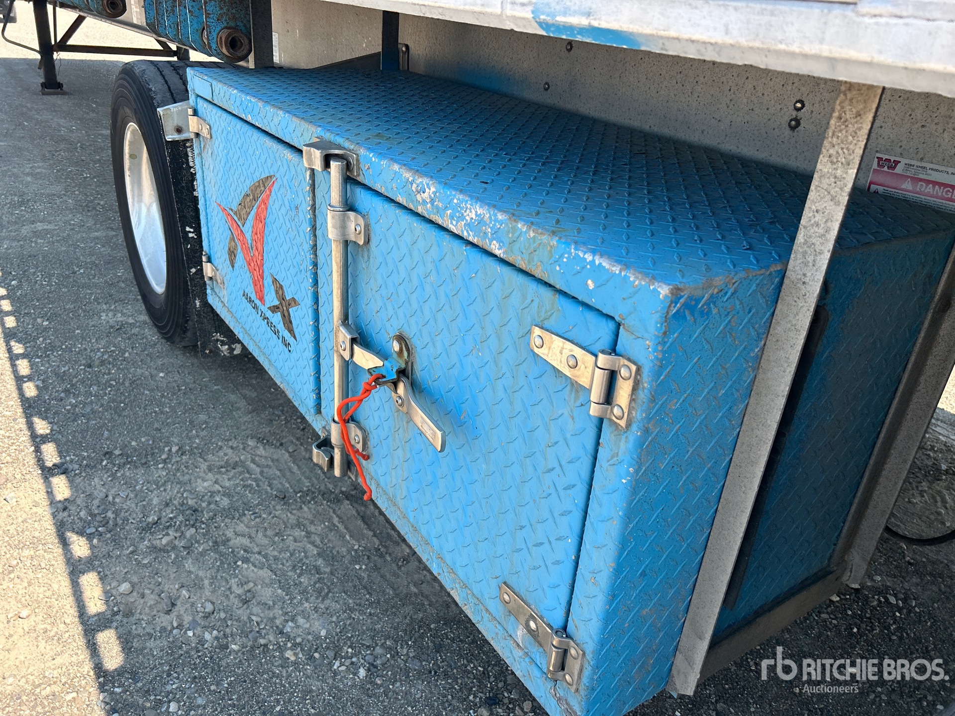 2004 Wilson 48 ft T/A Spread Axle